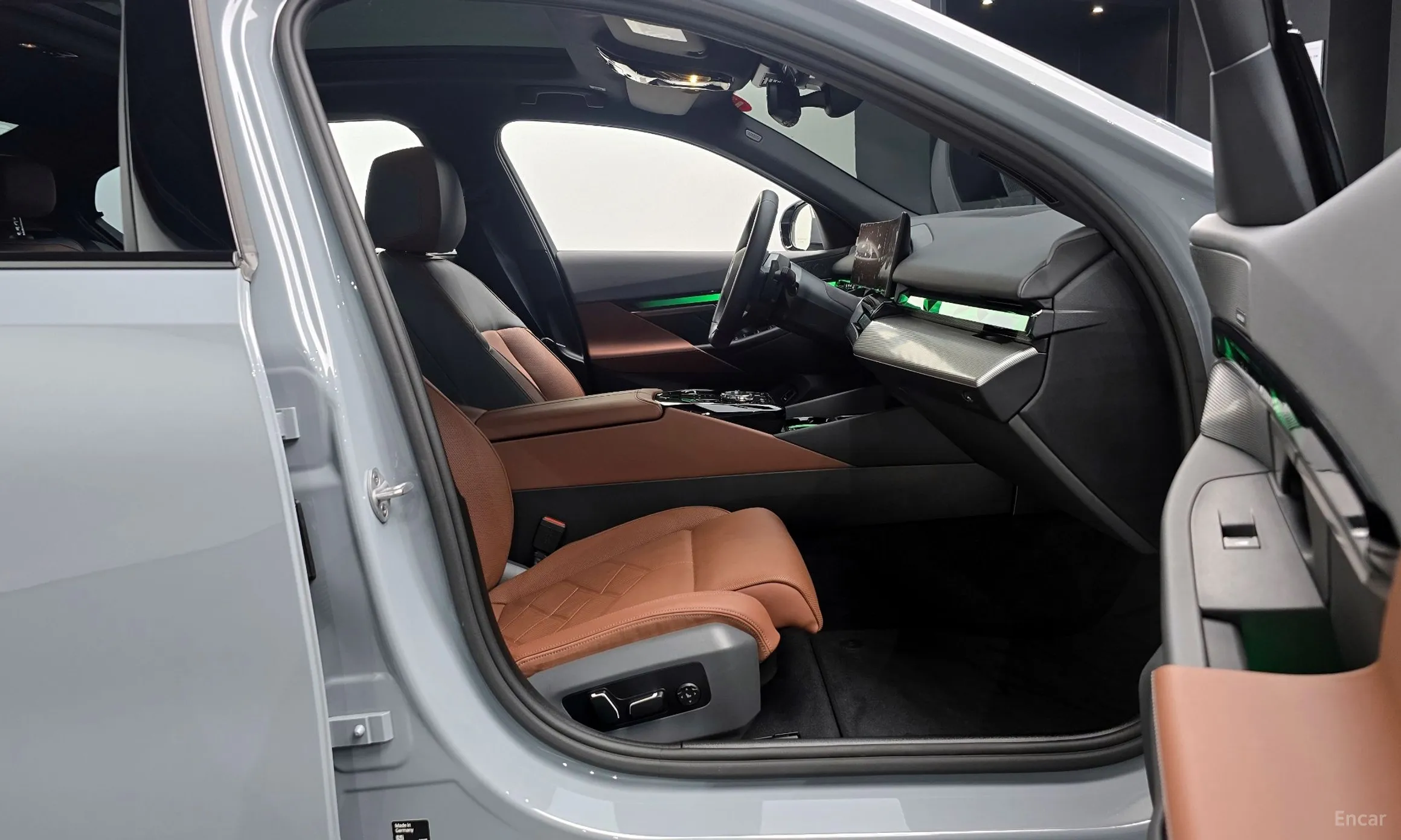 BMW 5 Series (G60) превью 10