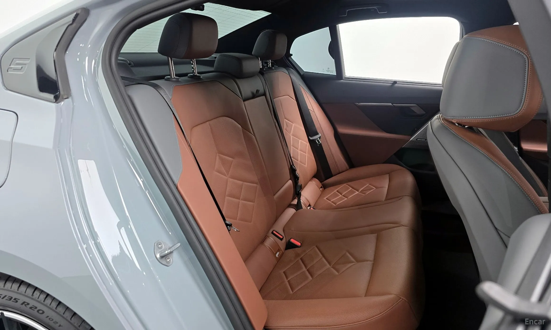 BMW 5 Series (G60) превью 12