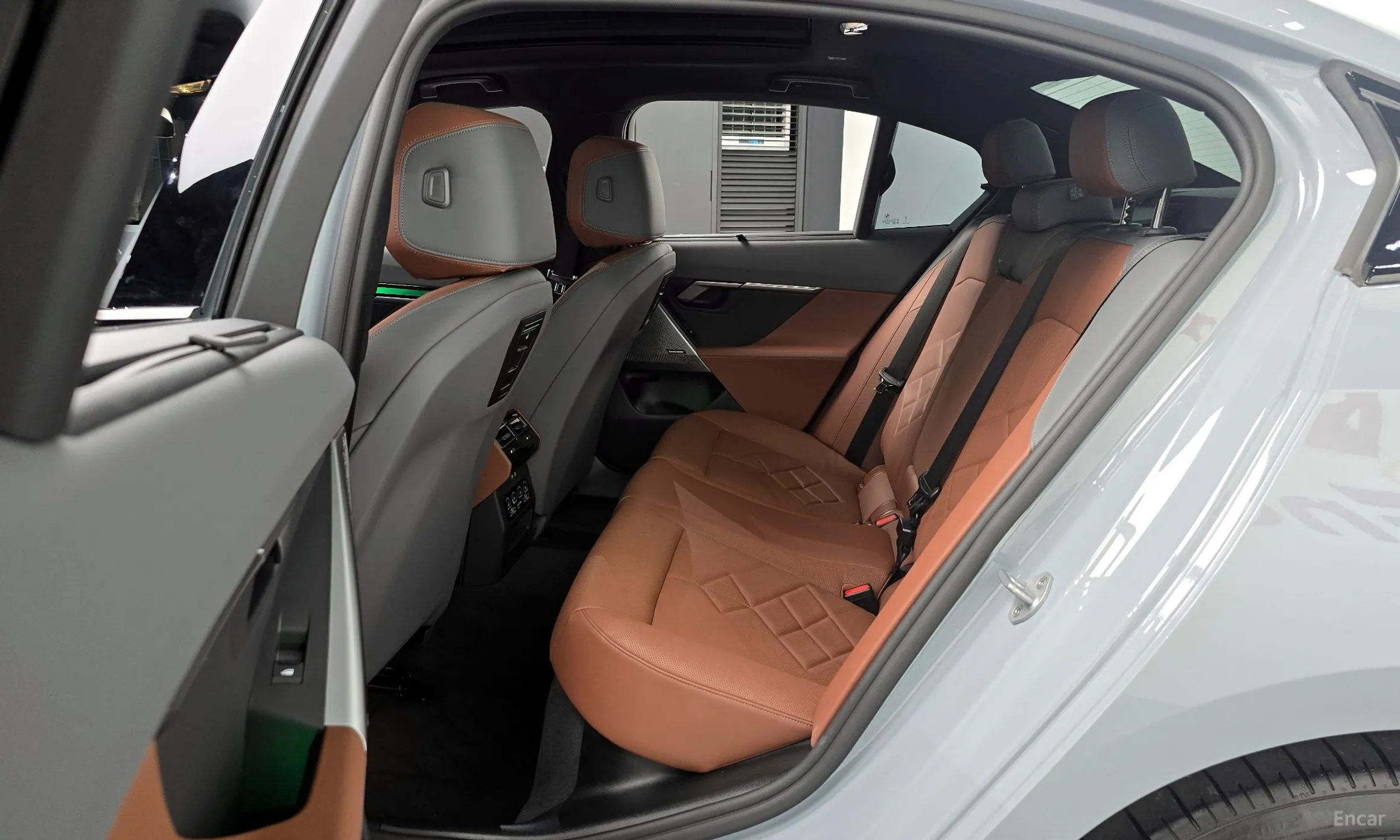 BMW 5 Series (G60) превью 13