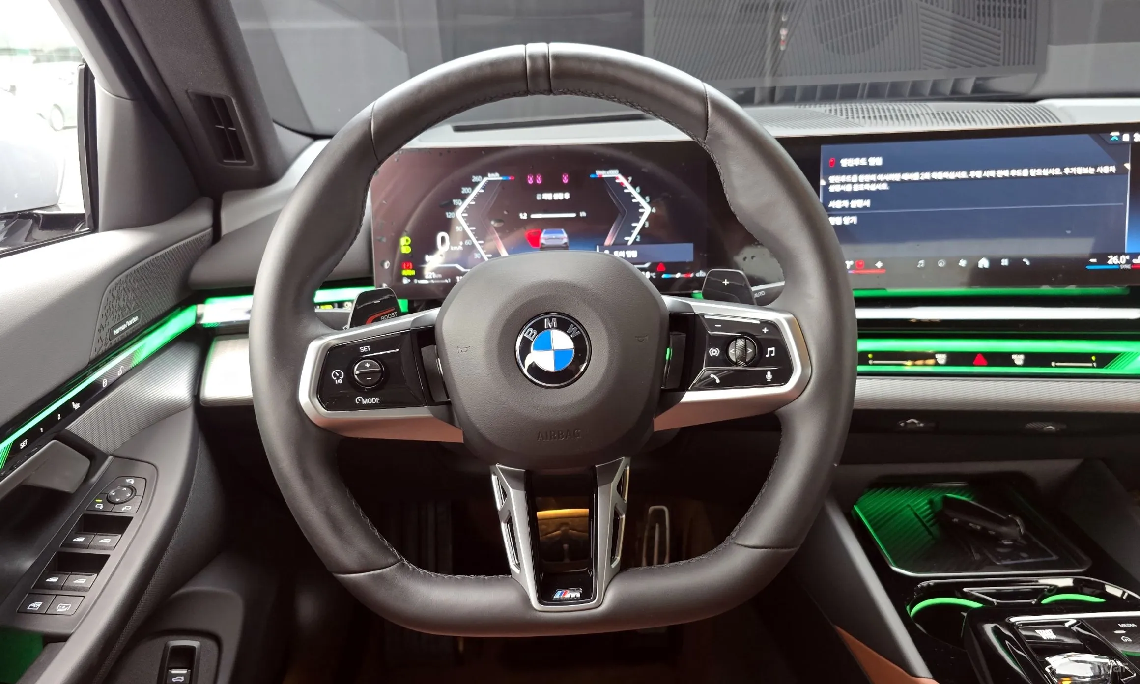 BMW 5 Series (G60) превью 14