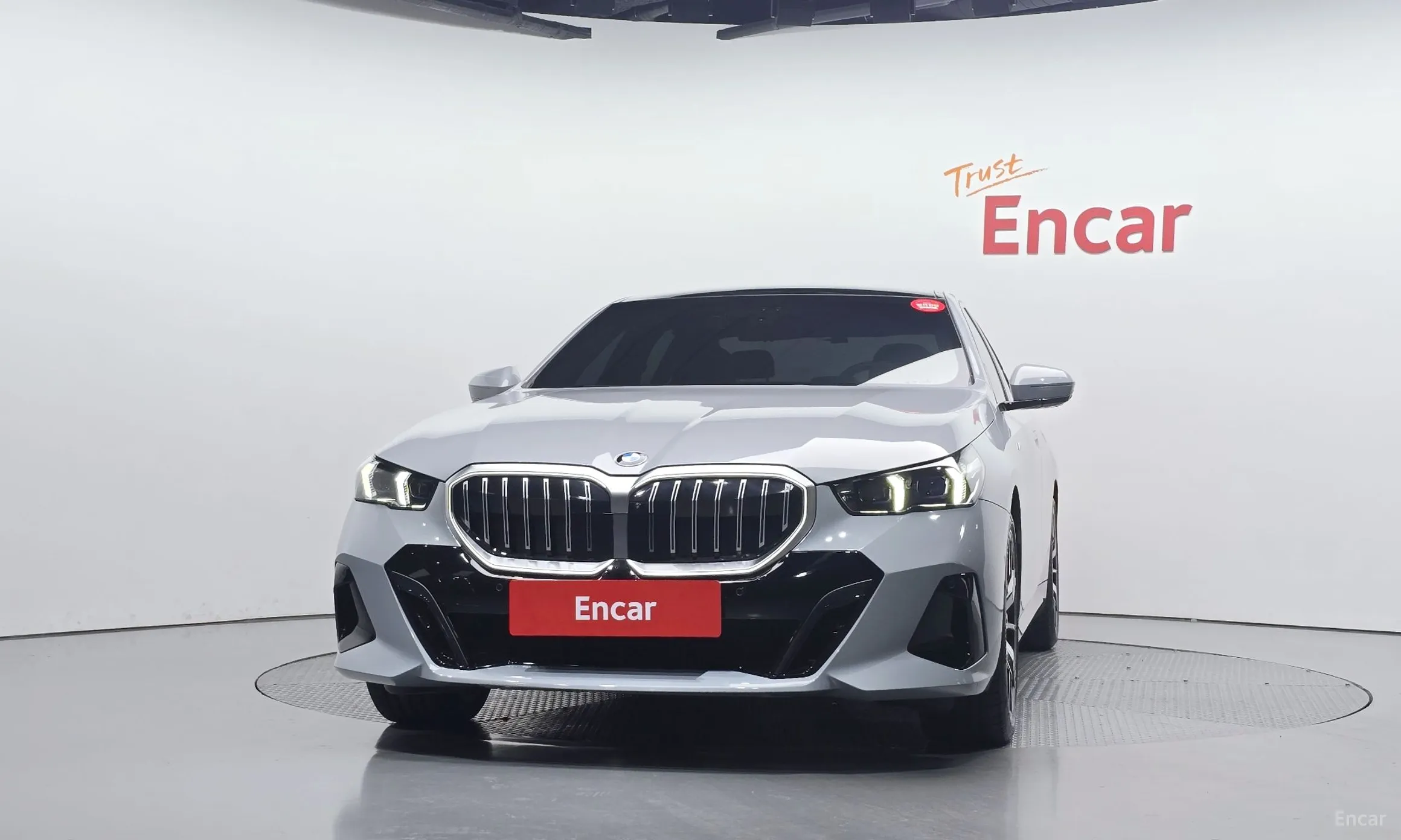 BMW 5 Series (G60) превью 3