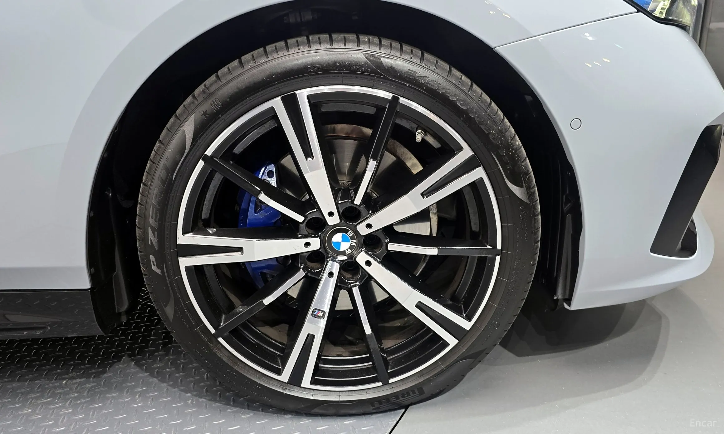 BMW 5 Series (G60) превью 5