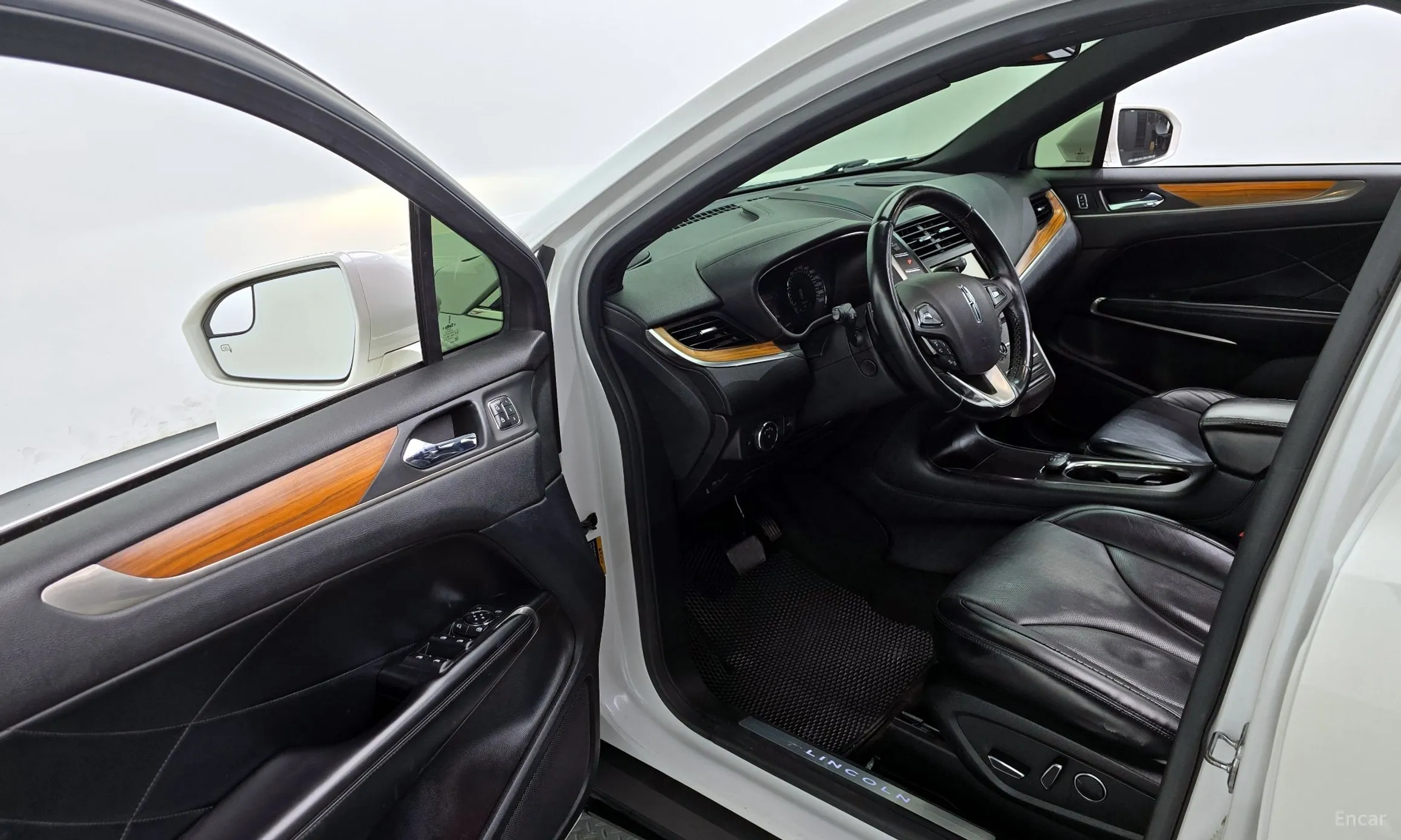 Lincoln MKC превью 10