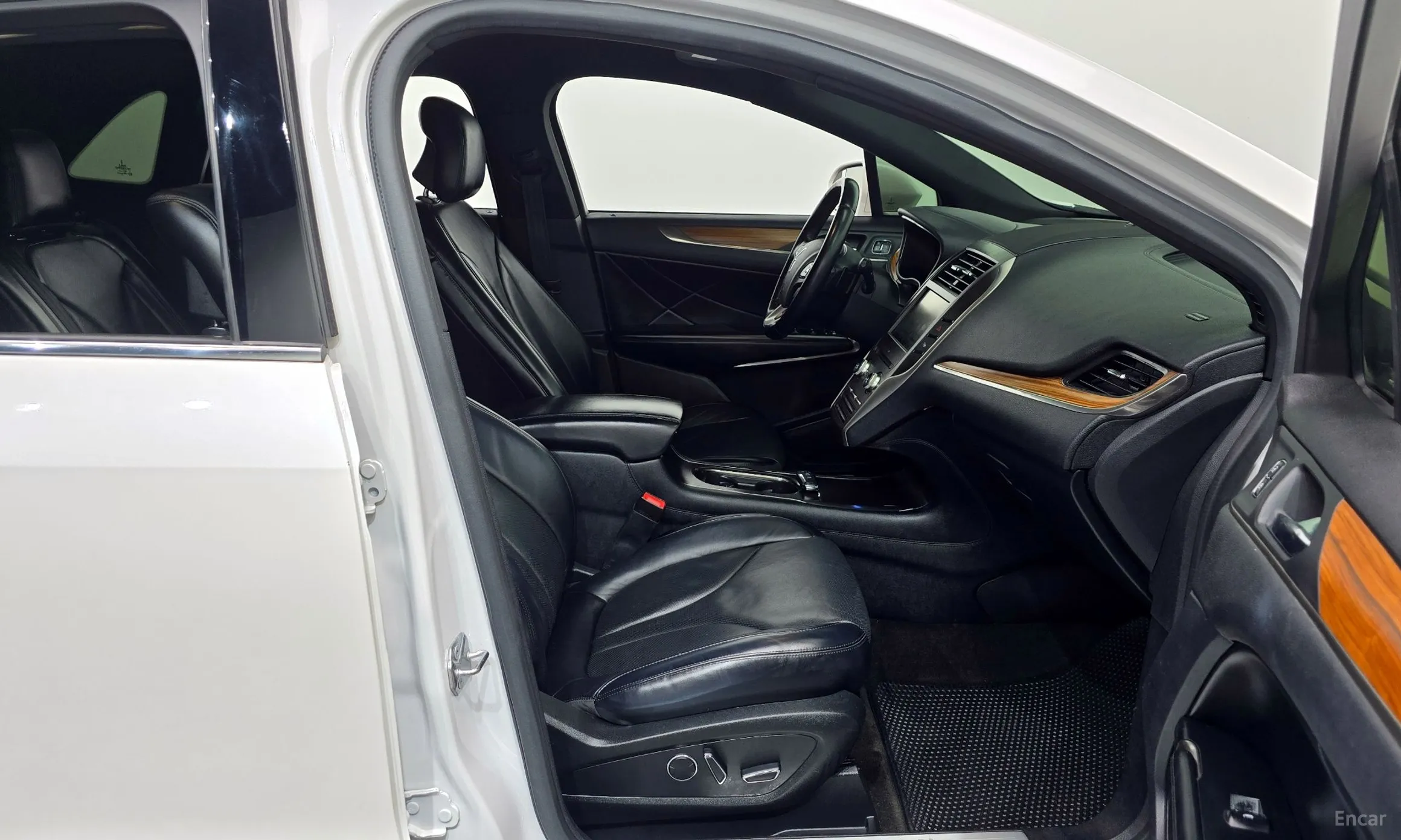 Lincoln MKC превью 11