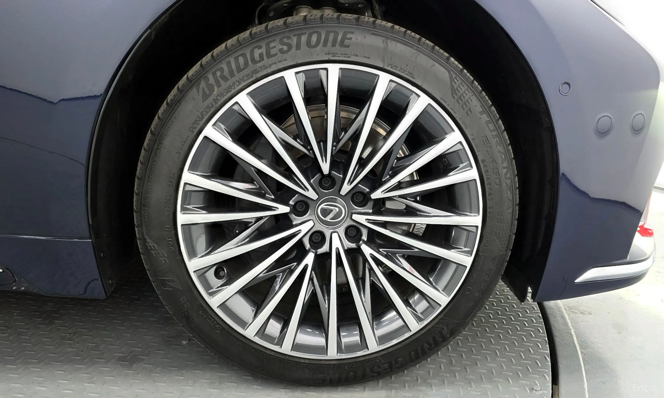 Lexus LS500h Gen 5 превью 5