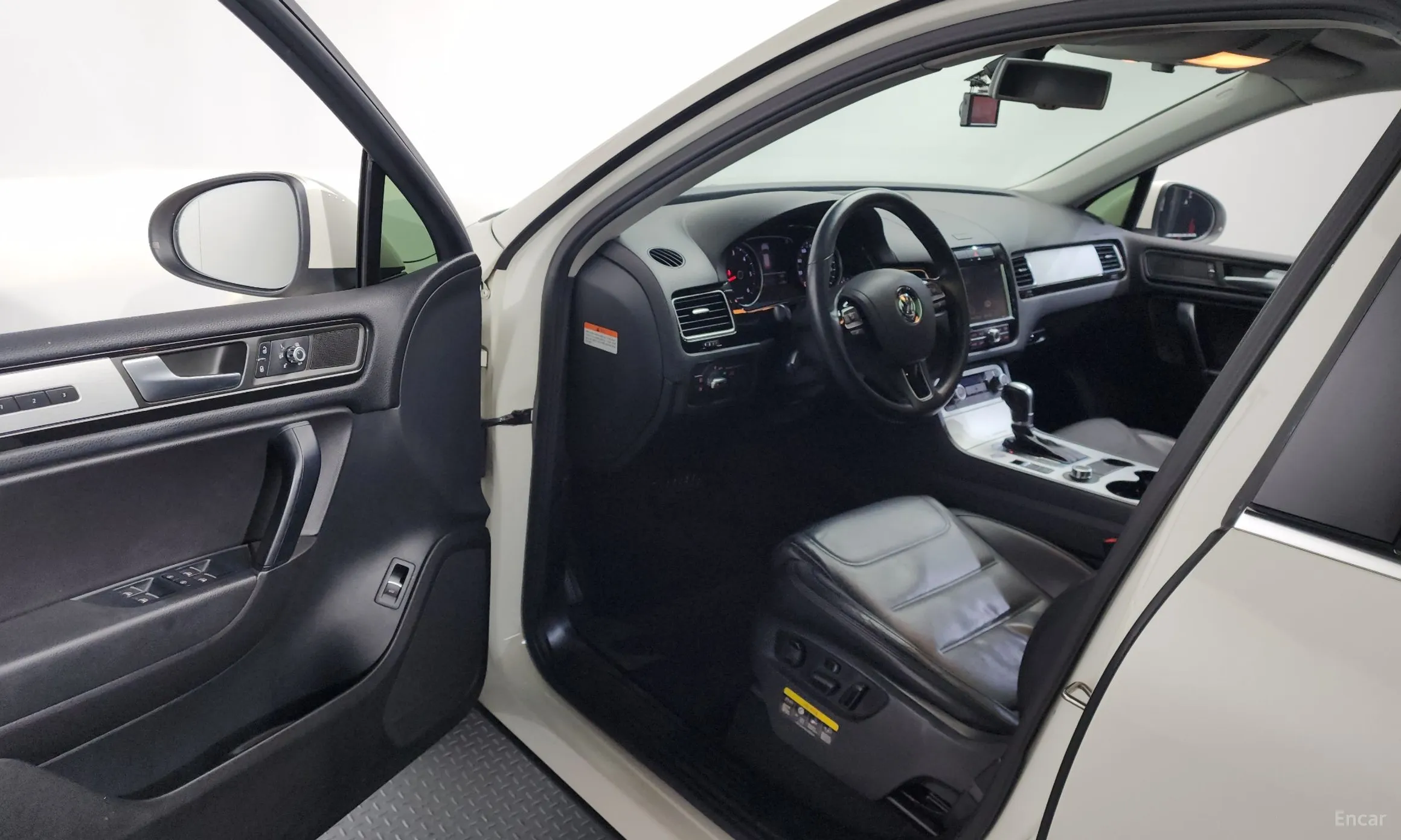 Volkswagen New Touareg превью 10