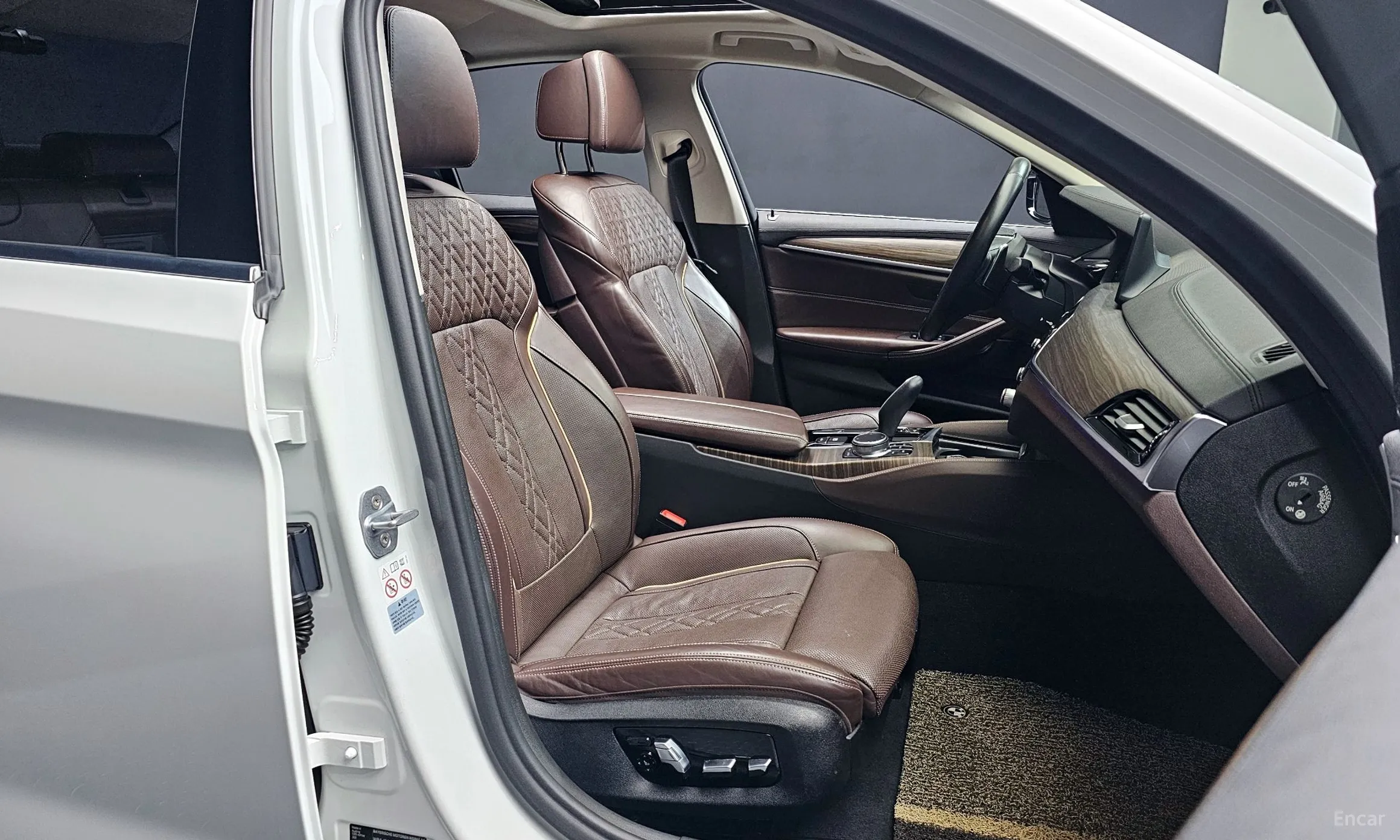 BMW 5 Series (G30) превью 10