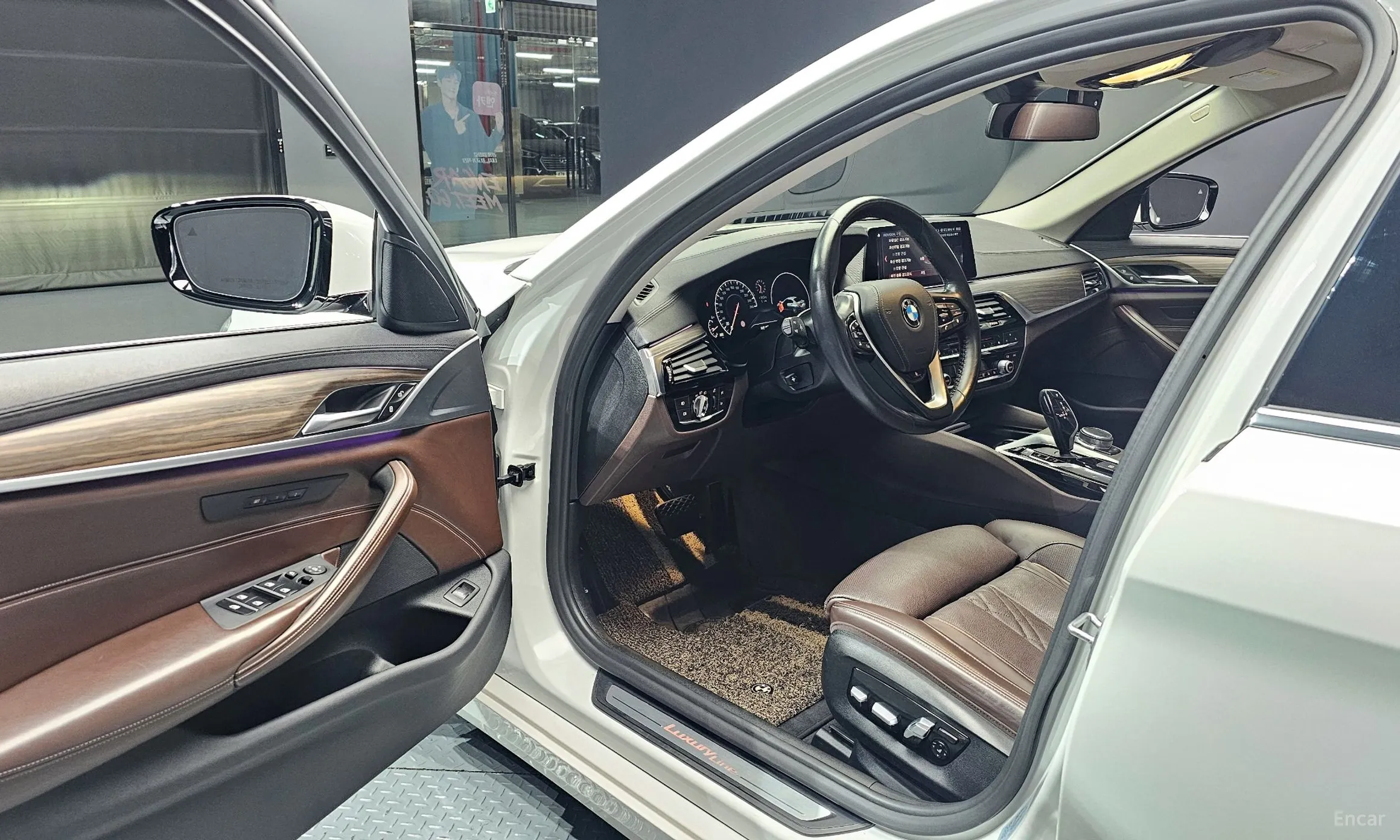 BMW 5 Series (G30) превью 11