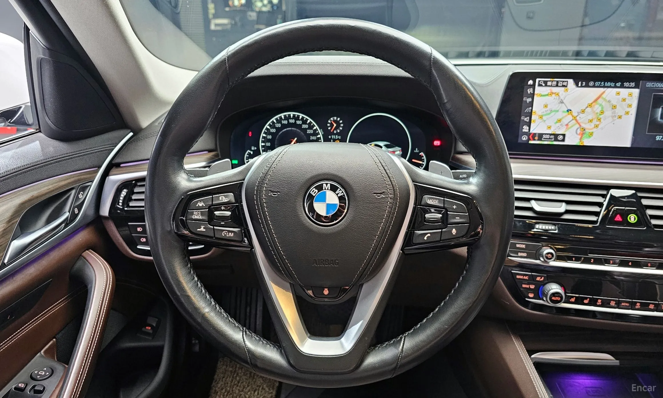 BMW 5 Series (G30) превью 13