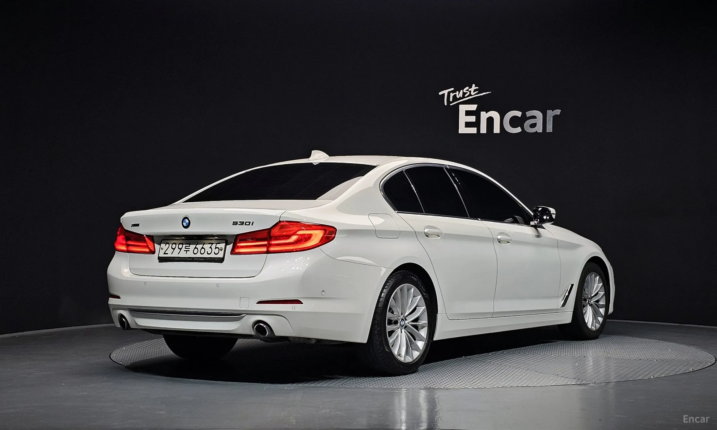 BMW 5 Series (G30) превью 2