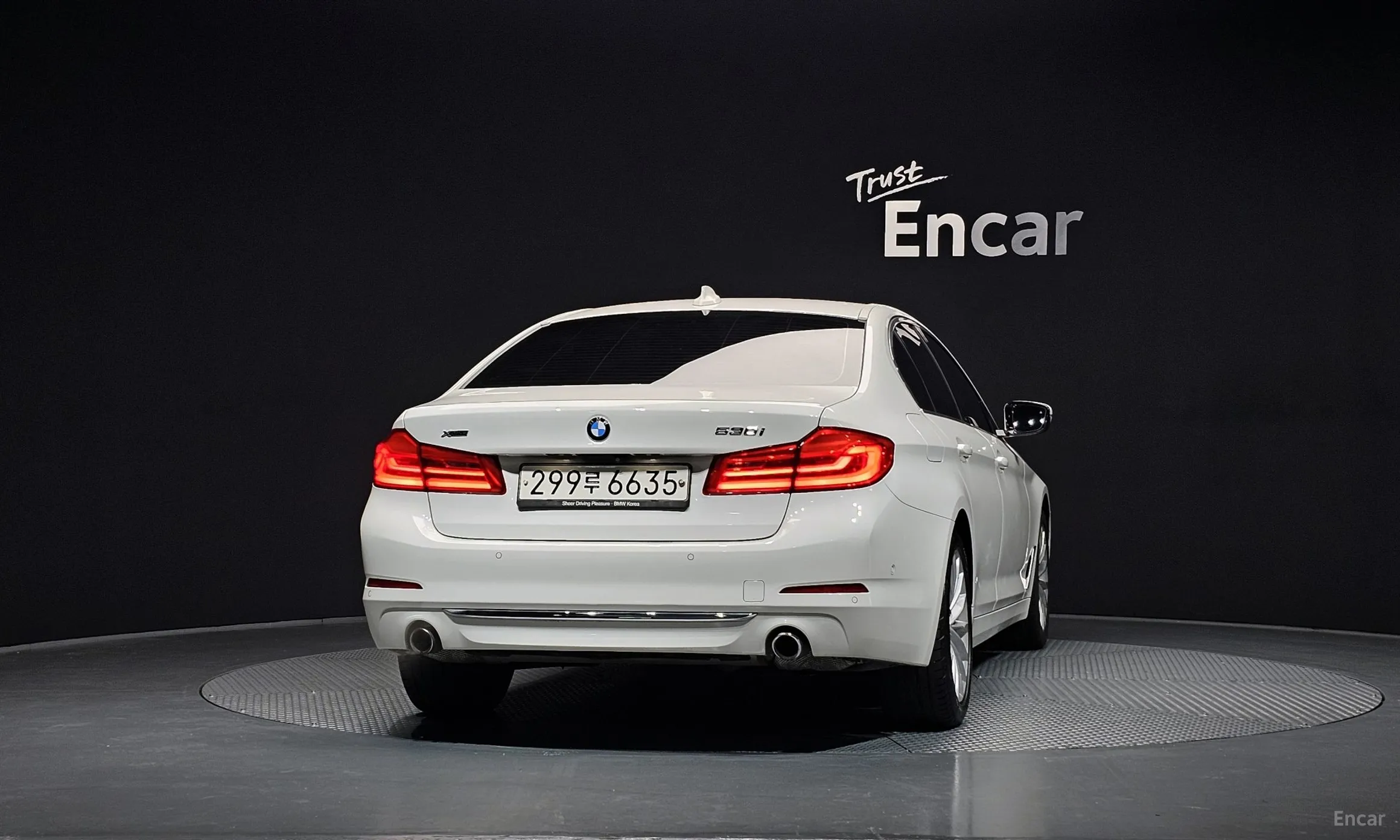 BMW 5 Series (G30) превью 4