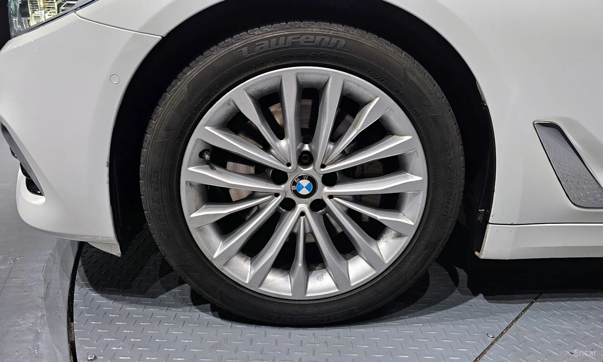 BMW 5 Series (G30) превью 5