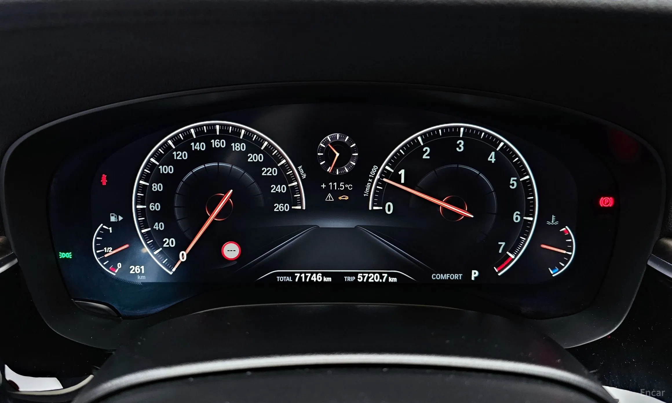 BMW 5 Series (G30) превью 8