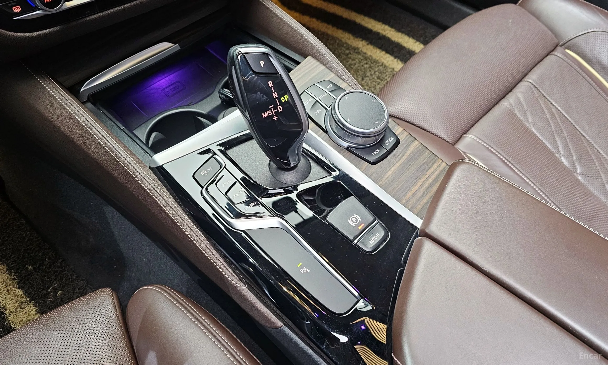 BMW 5 Series (G30) превью 9
