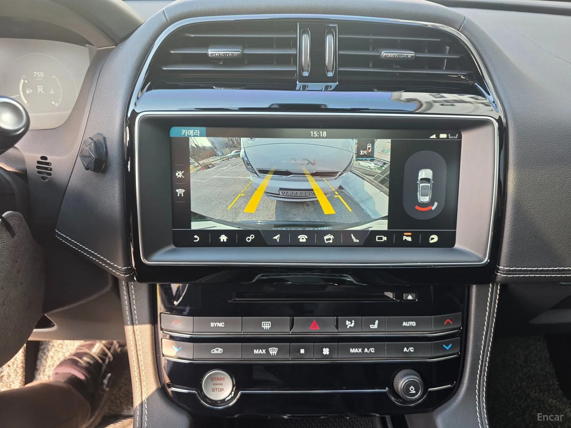 Jaguar F-PACE превью 12