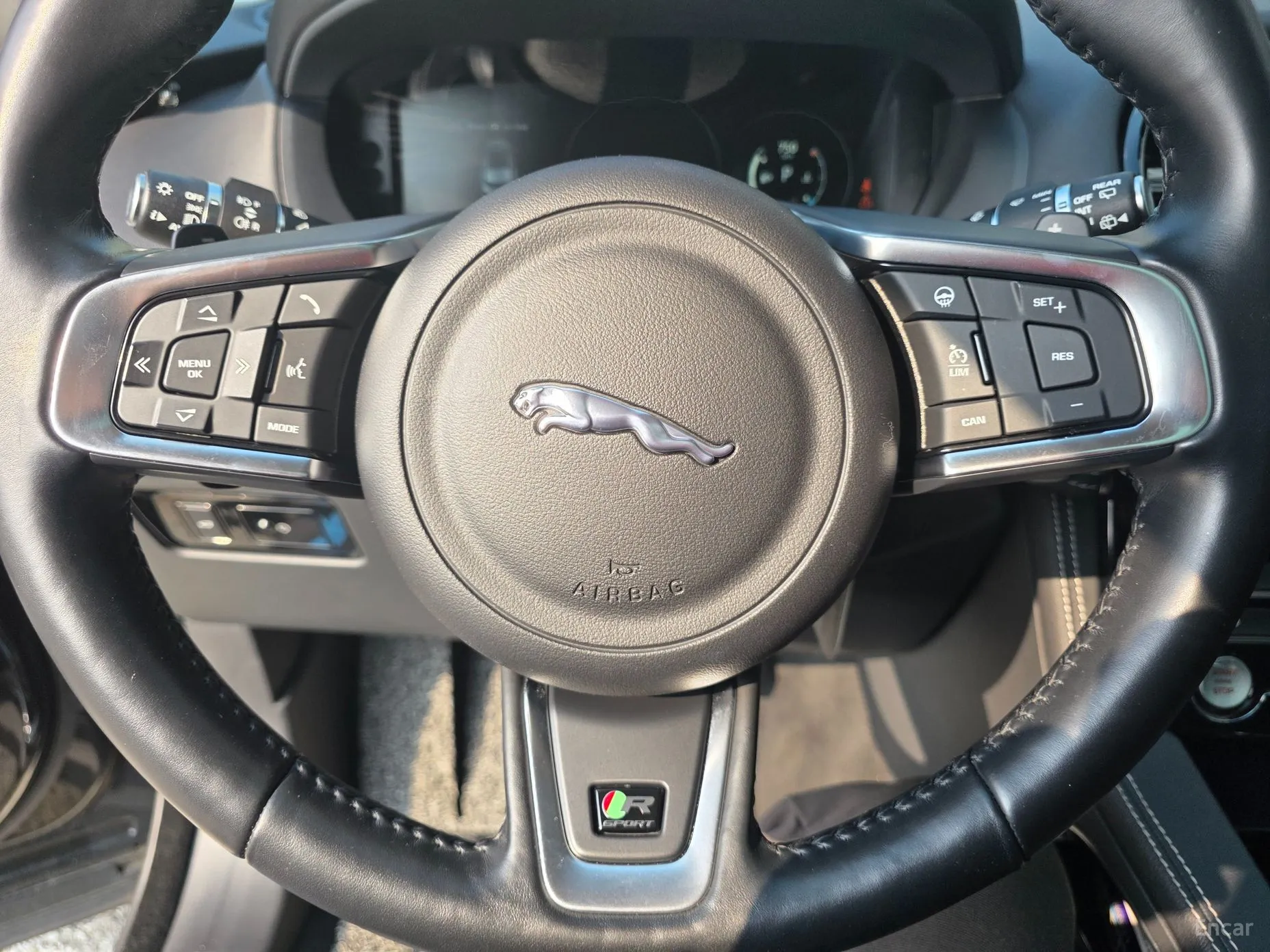 Jaguar F-PACE превью 4