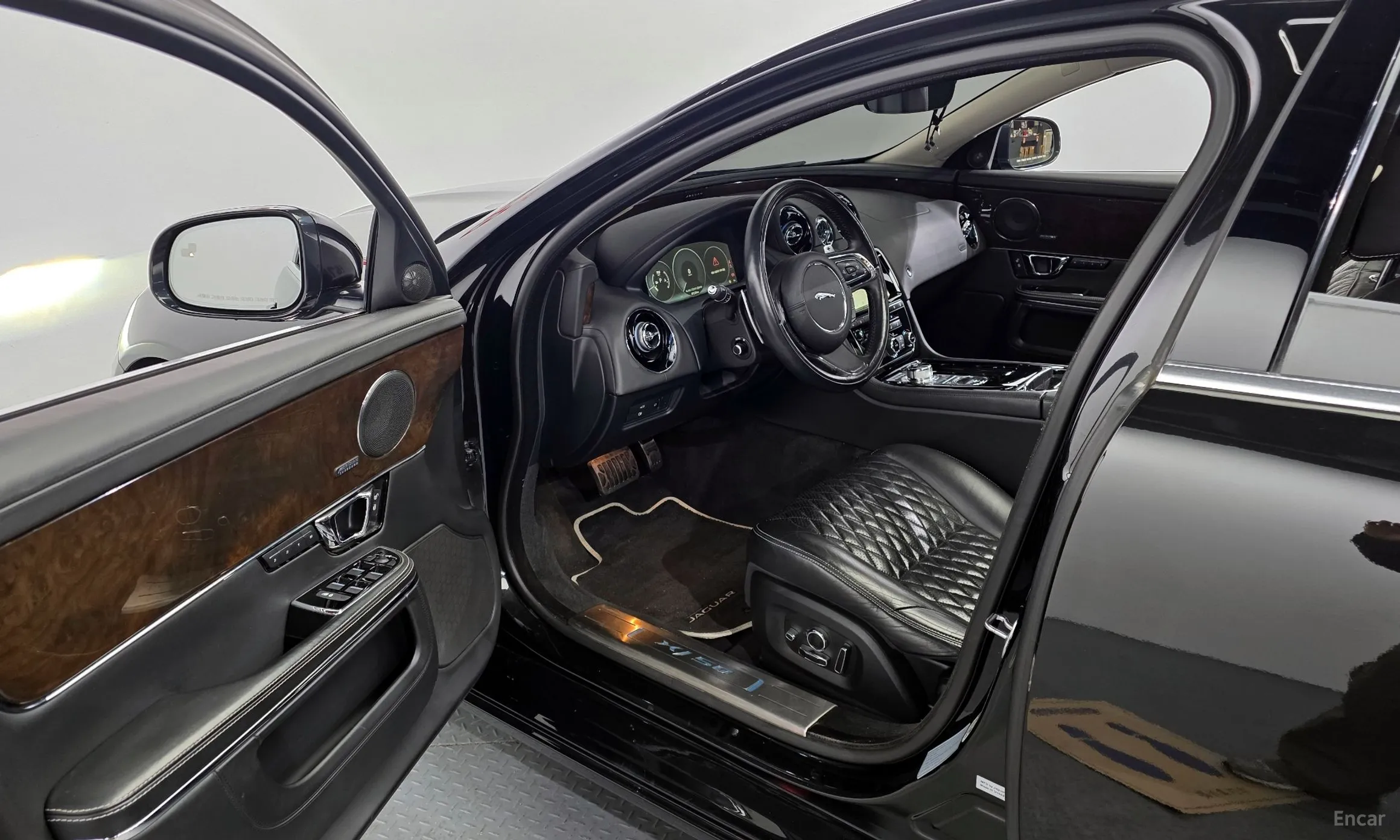 Jaguar All New XJ превью 10