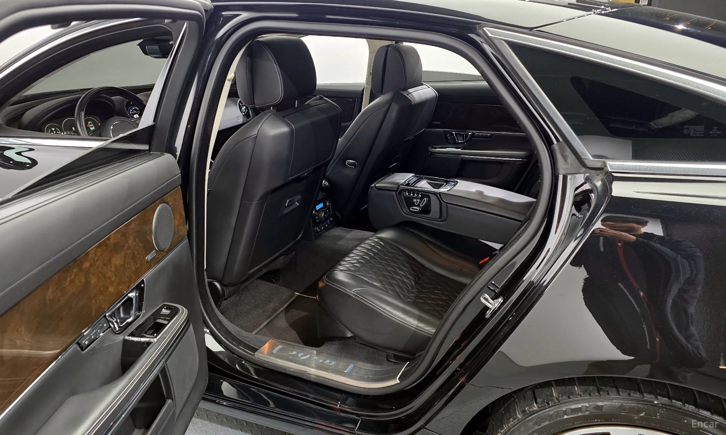 Jaguar All New XJ превью 11