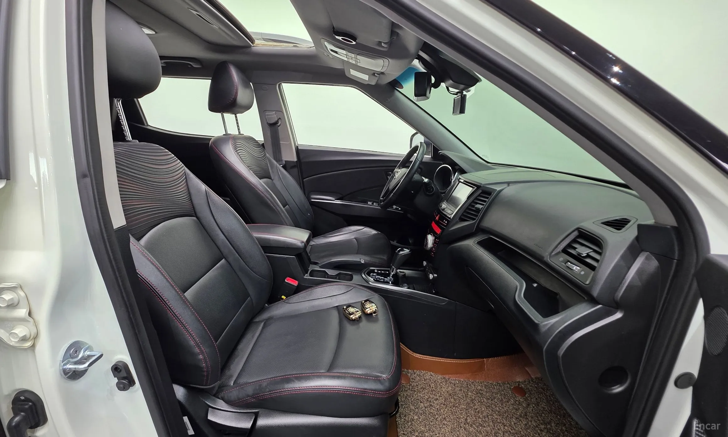 KG Mobility (SsangYong) Tivoli Air превью 10