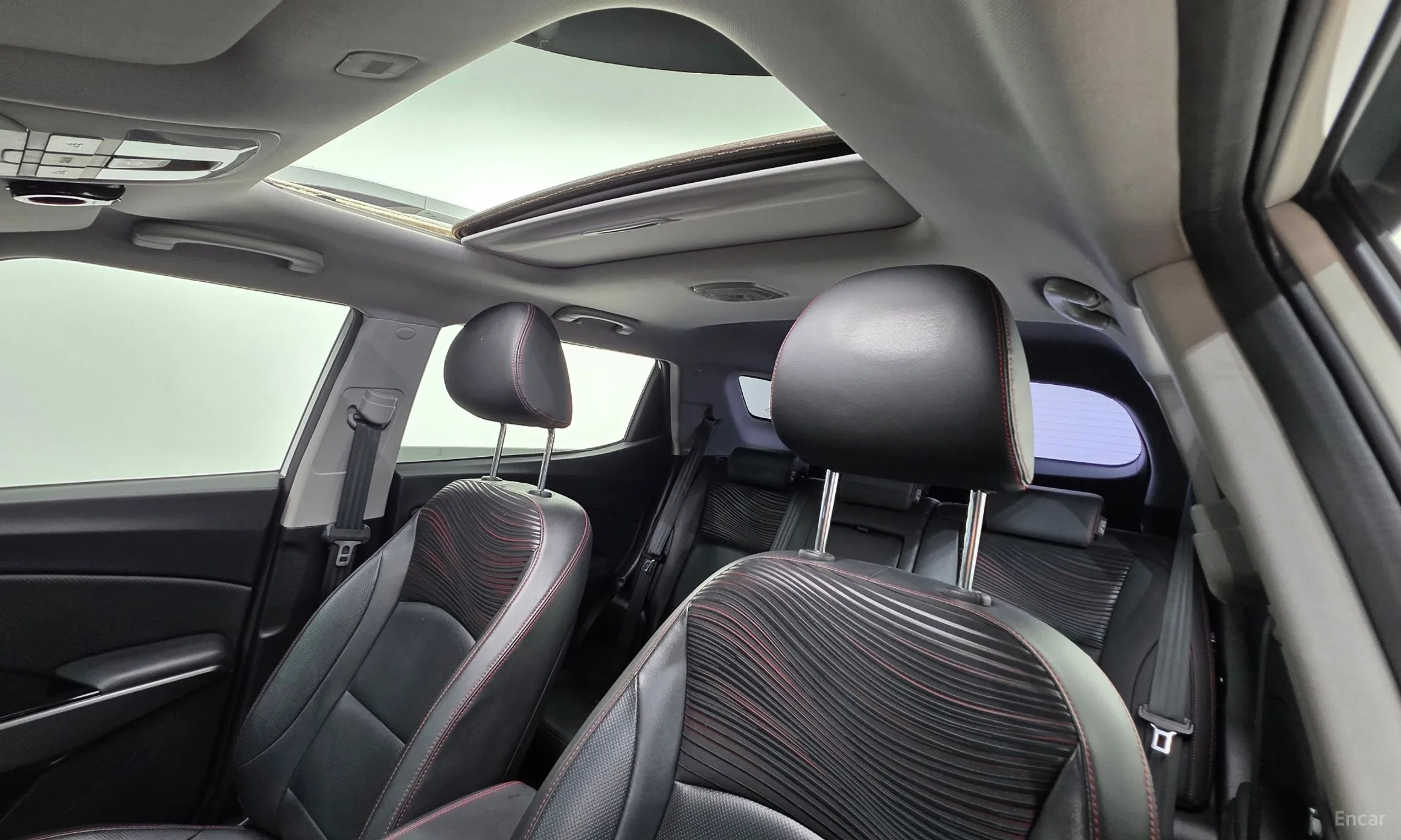 KG Mobility (SsangYong) Tivoli Air превью 11