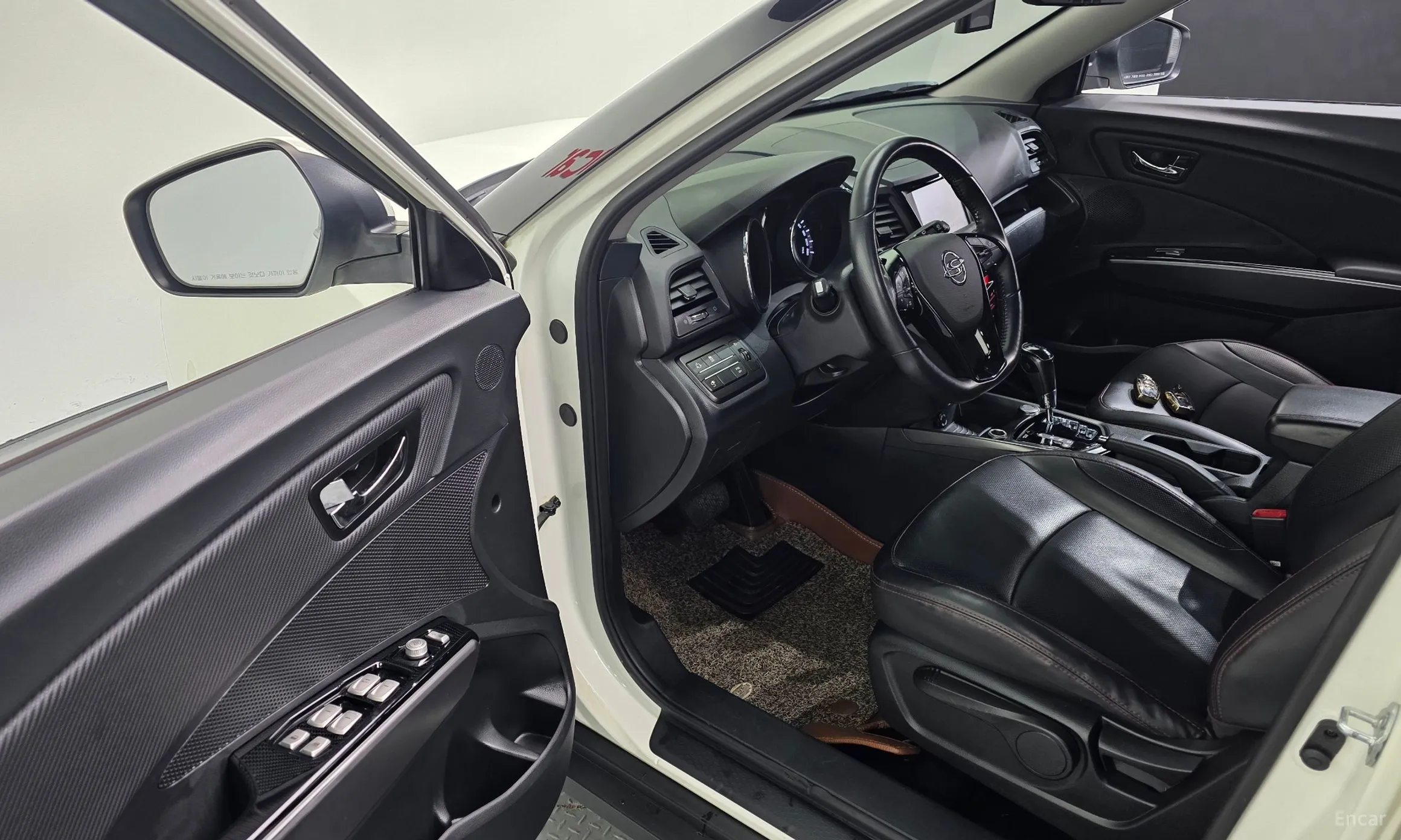 KG Mobility (SsangYong) Tivoli Air превью 12