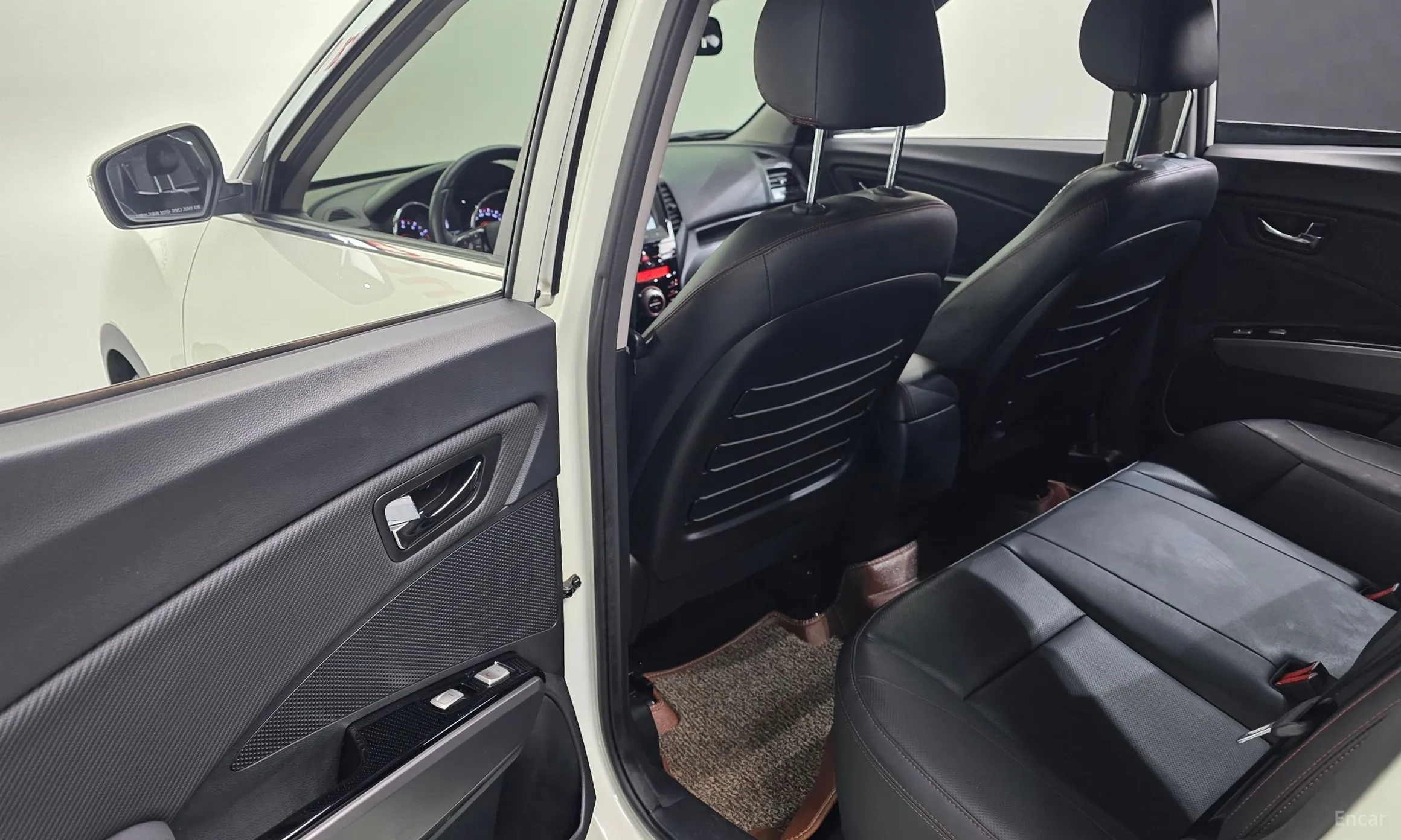 KG Mobility (SsangYong) Tivoli Air превью 17