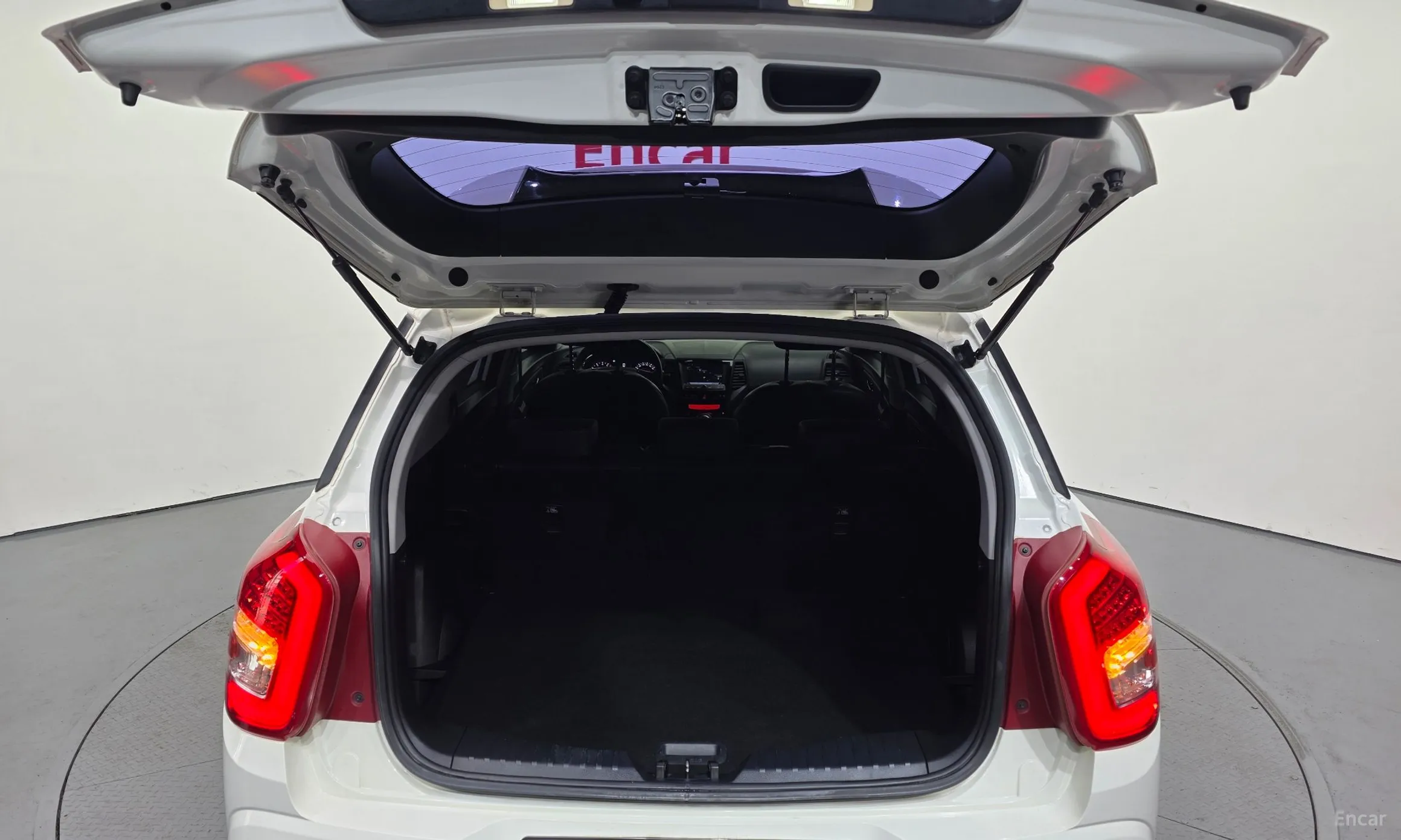 KG Mobility (SsangYong) Tivoli Air превью 20
