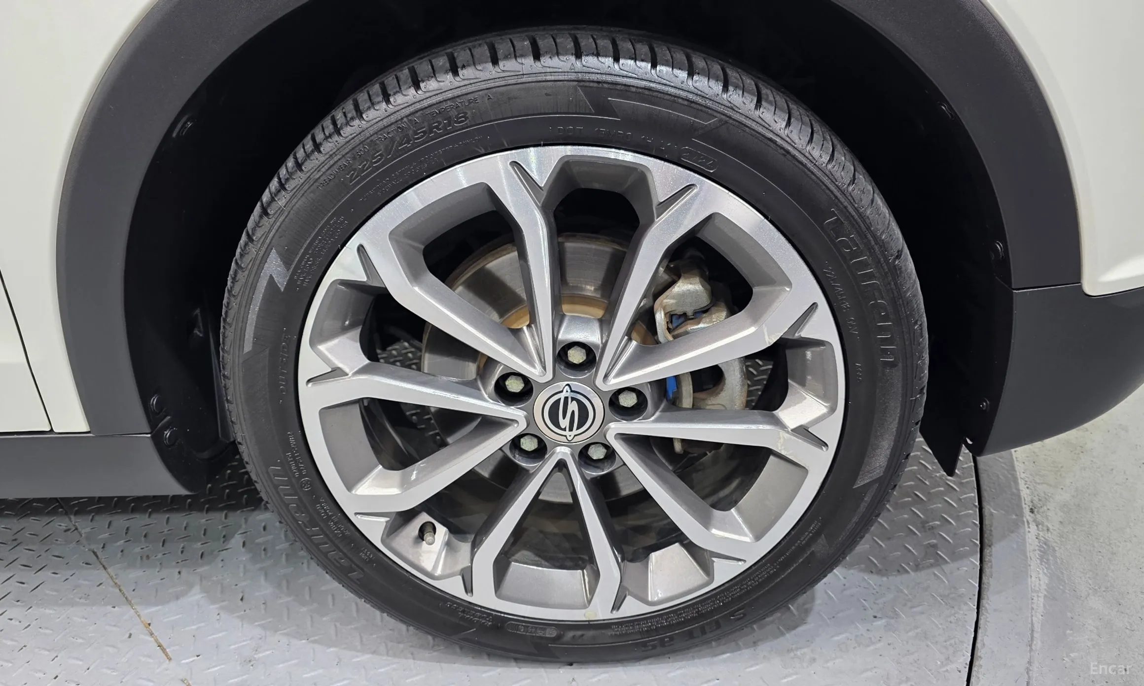 KG Mobility (SsangYong) Tivoli Air превью 5