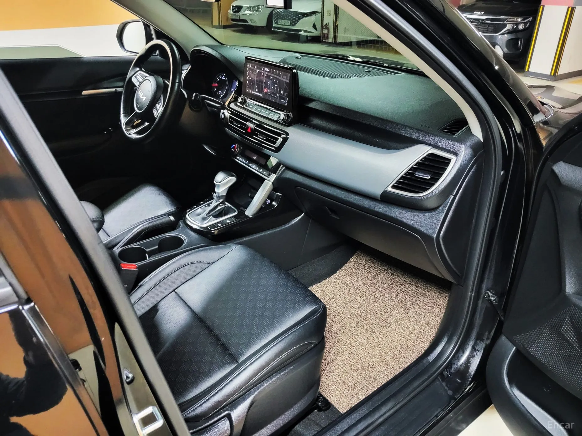 Kia Seltos превью 10