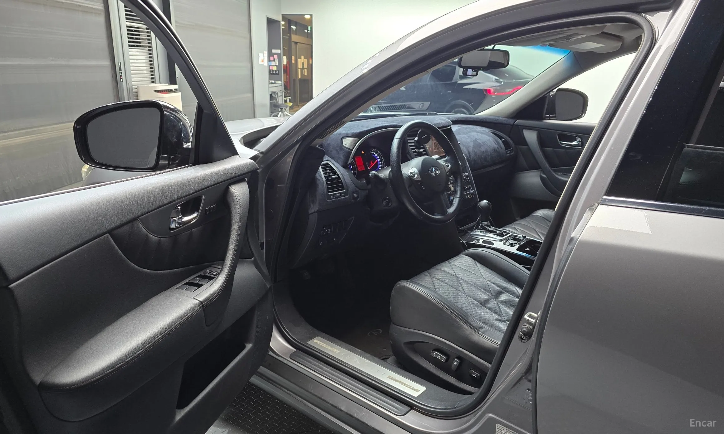 Infiniti FX35 превью 10