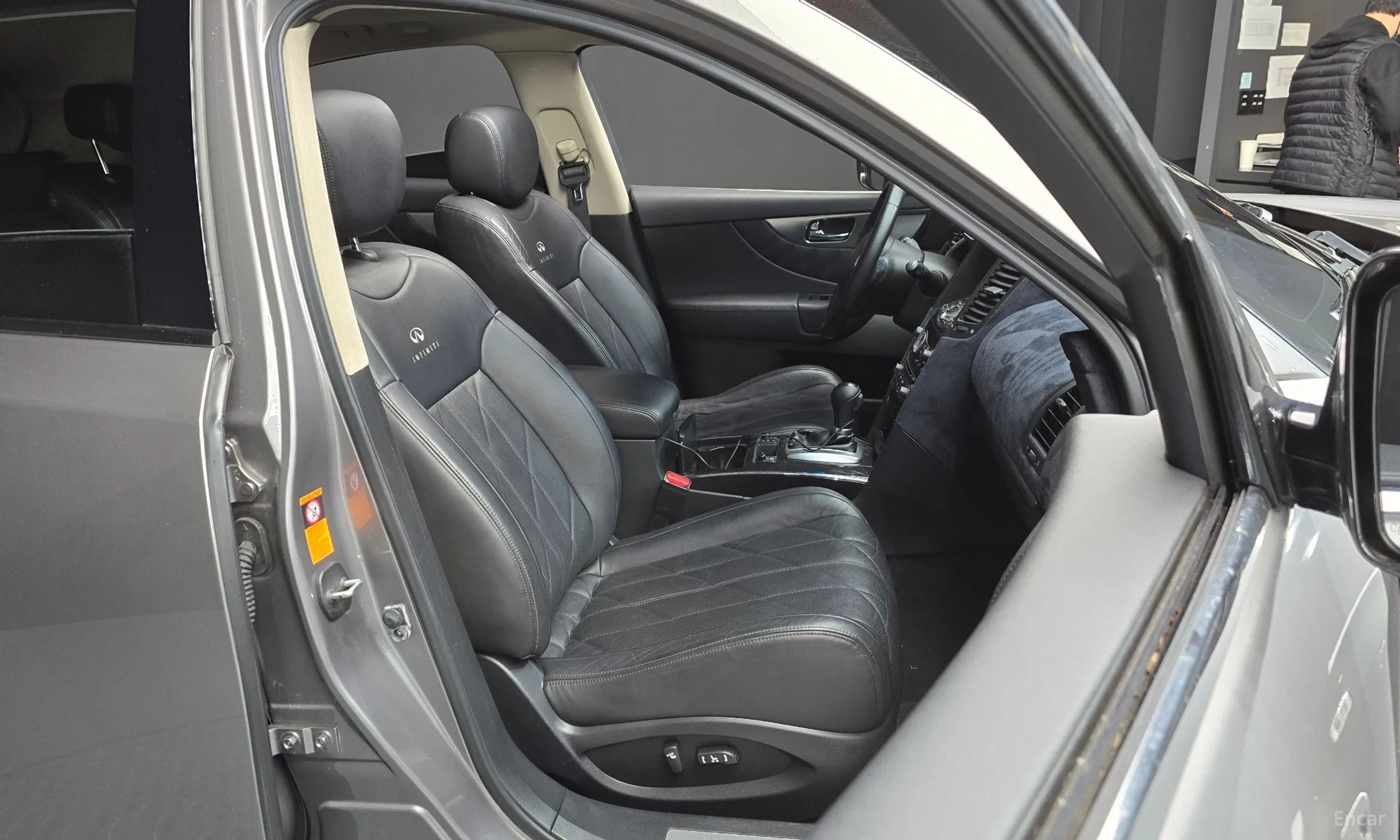 Infiniti FX35 превью 12