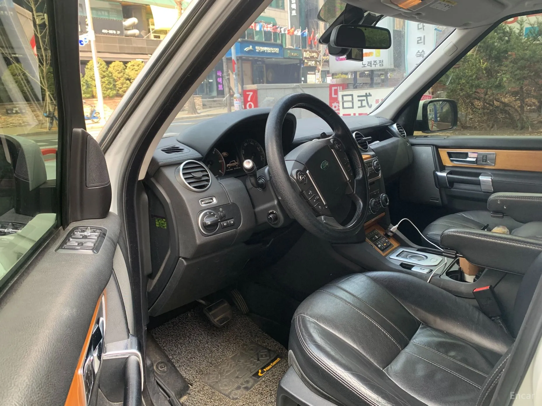 Land Rover Discovery 4 превью 10