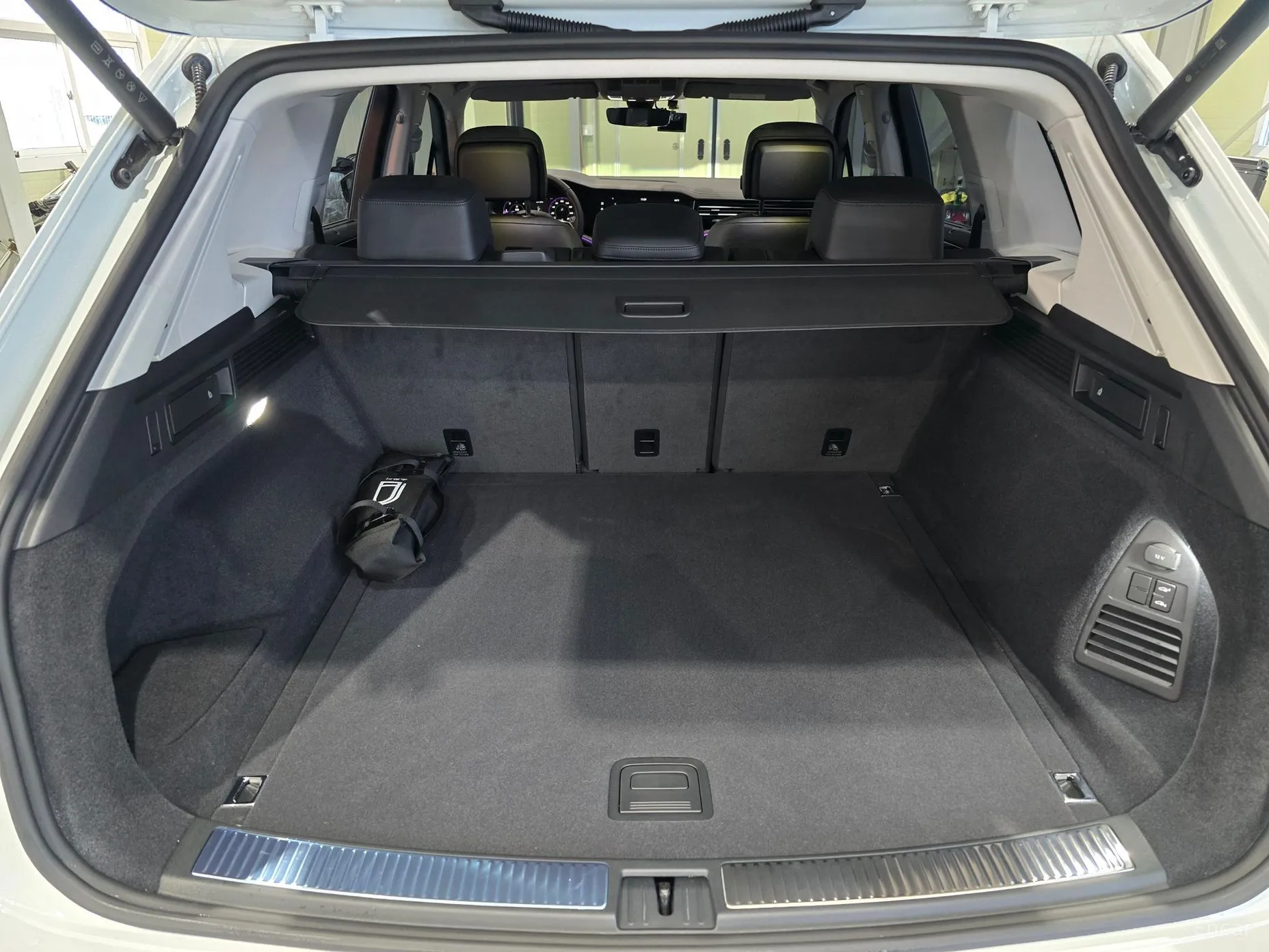 Volkswagen Touareg 3rd Generation превью 15