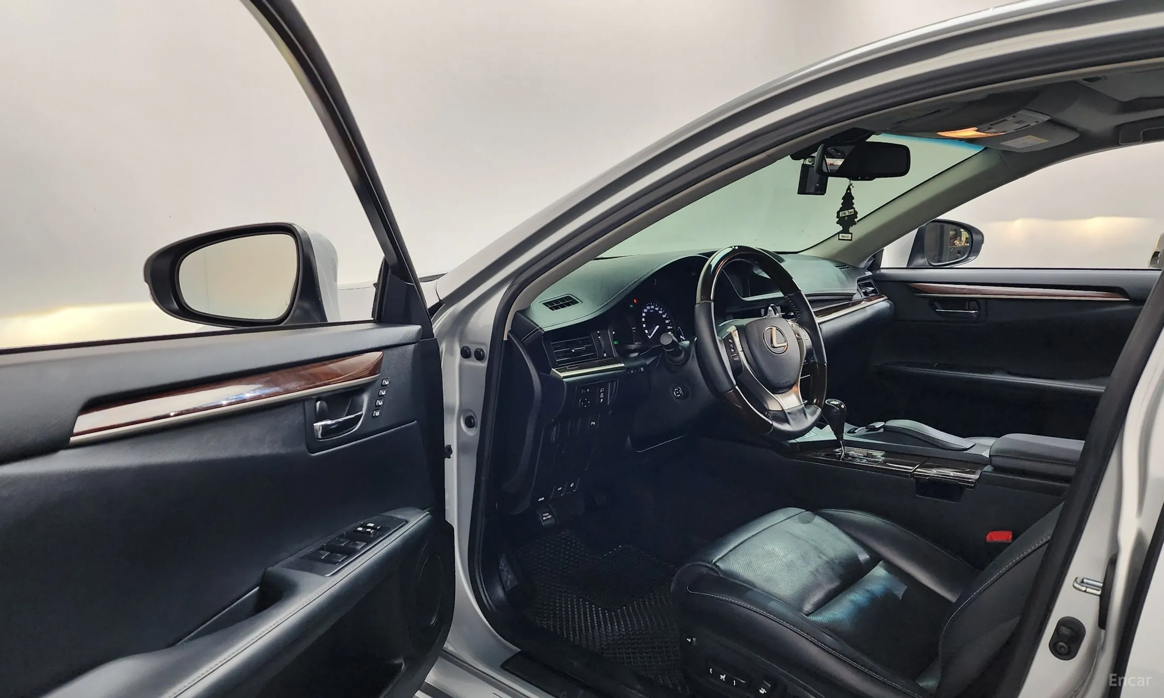 Lexus New ES300h превью 10