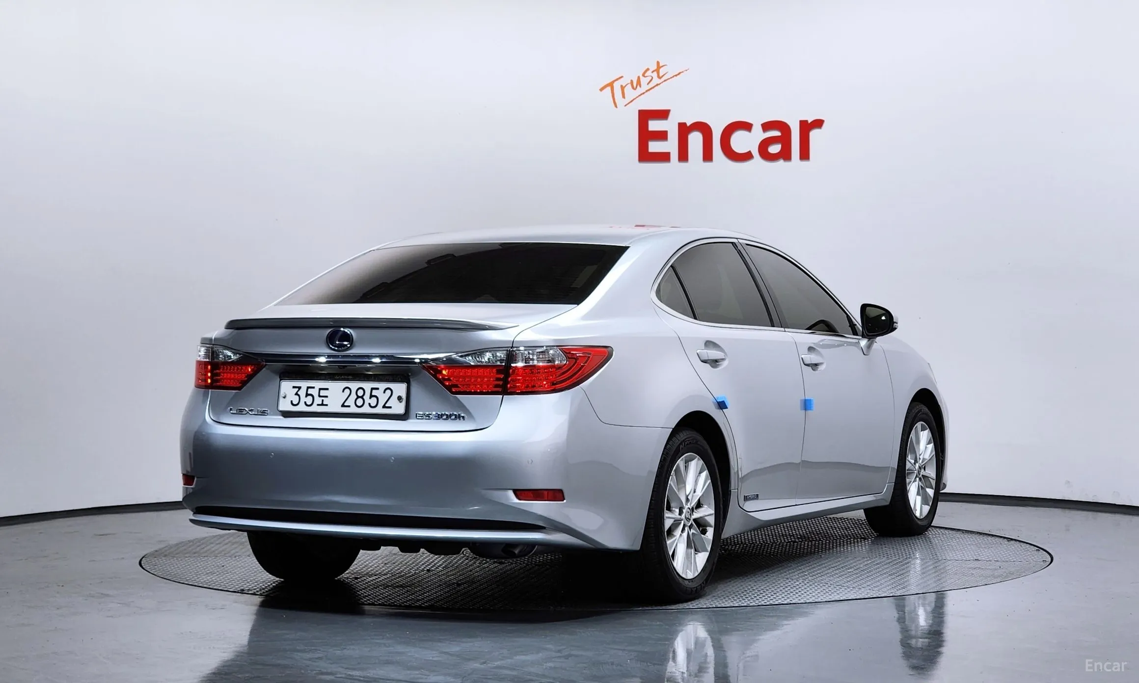 Lexus New ES300h