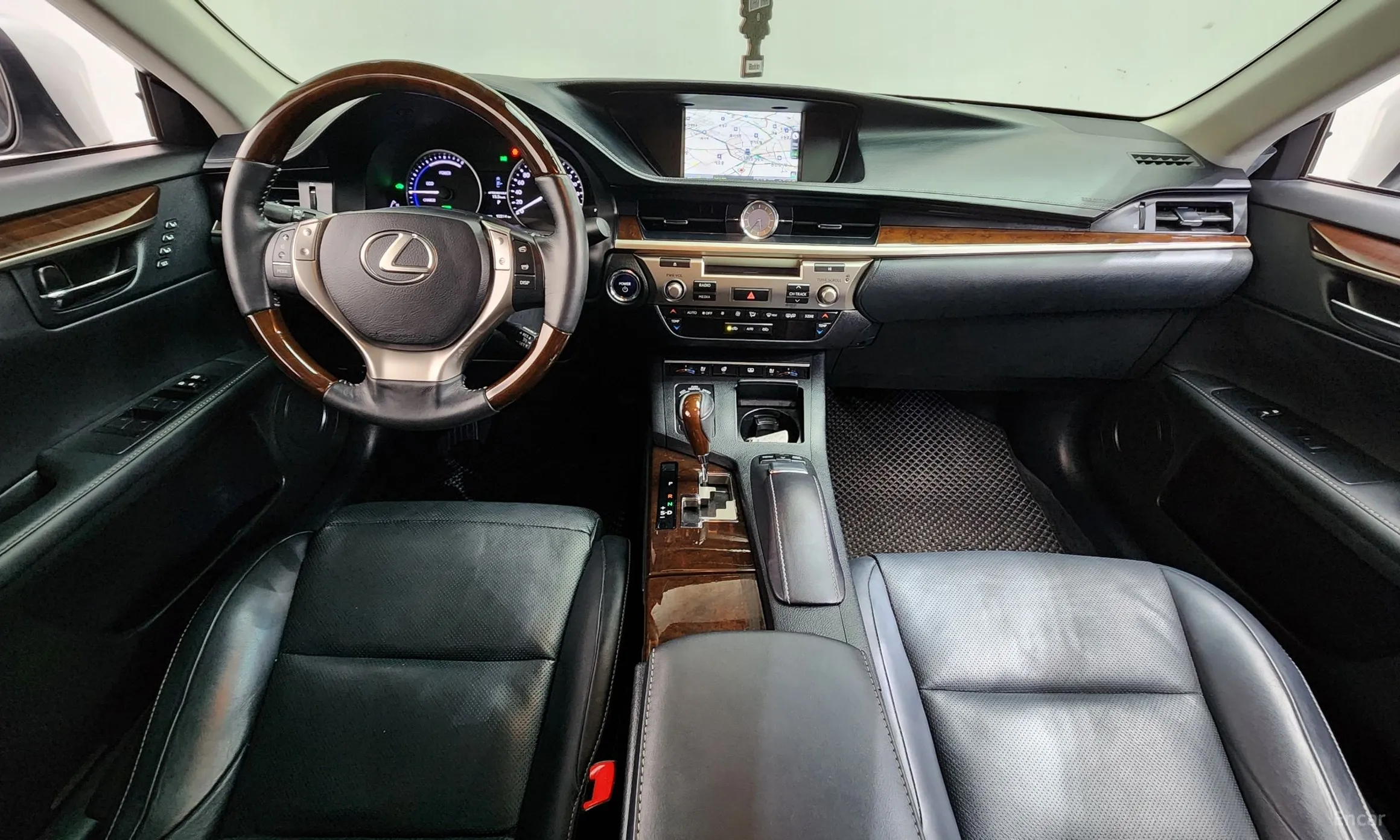 Lexus New ES300h превью 7