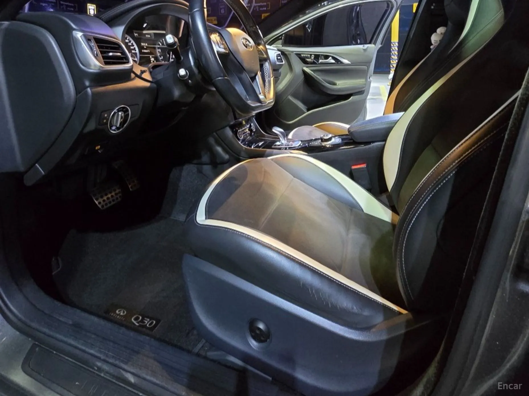 Infiniti Q30 превью 16