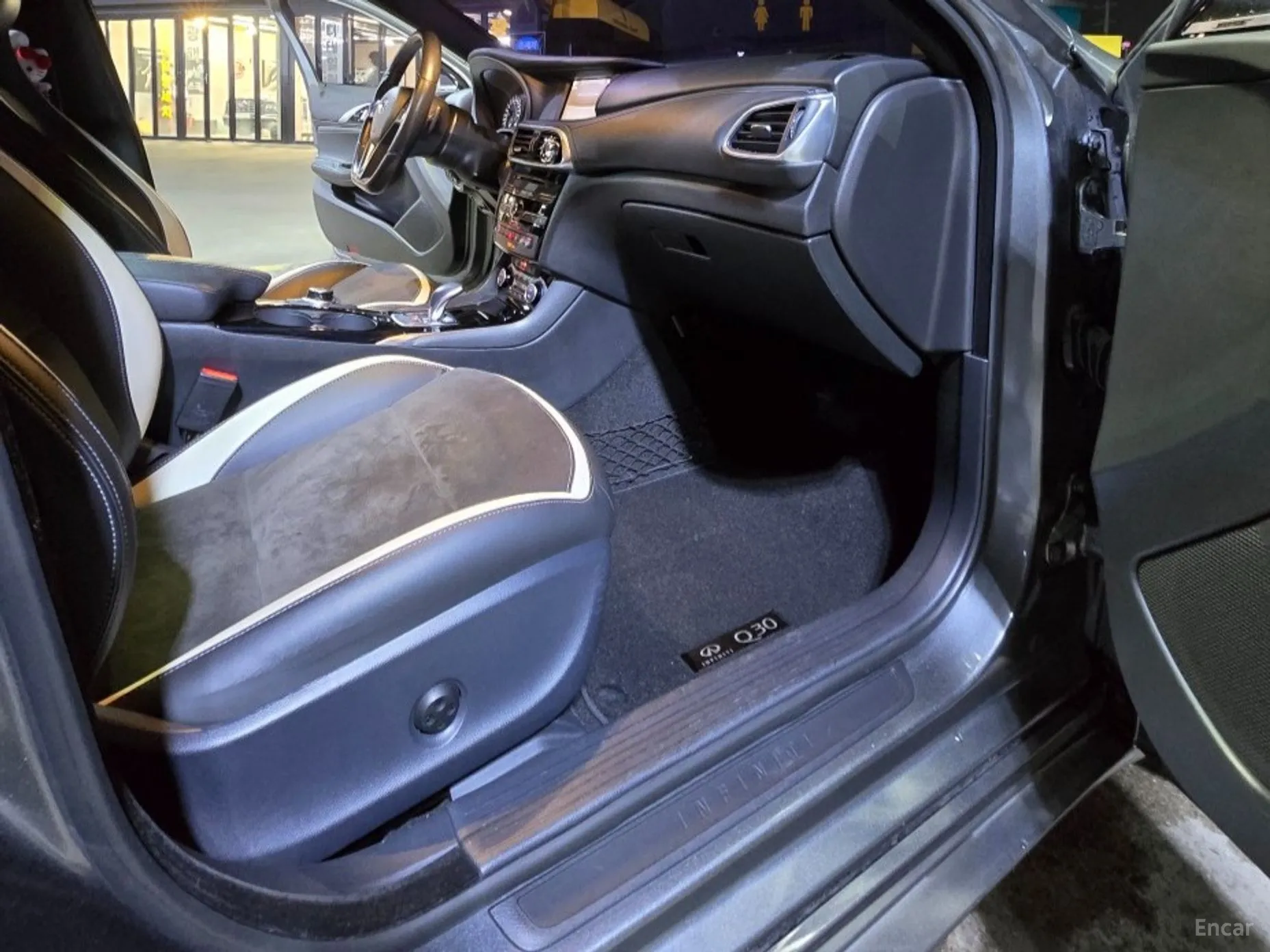 Infiniti Q30 превью 17