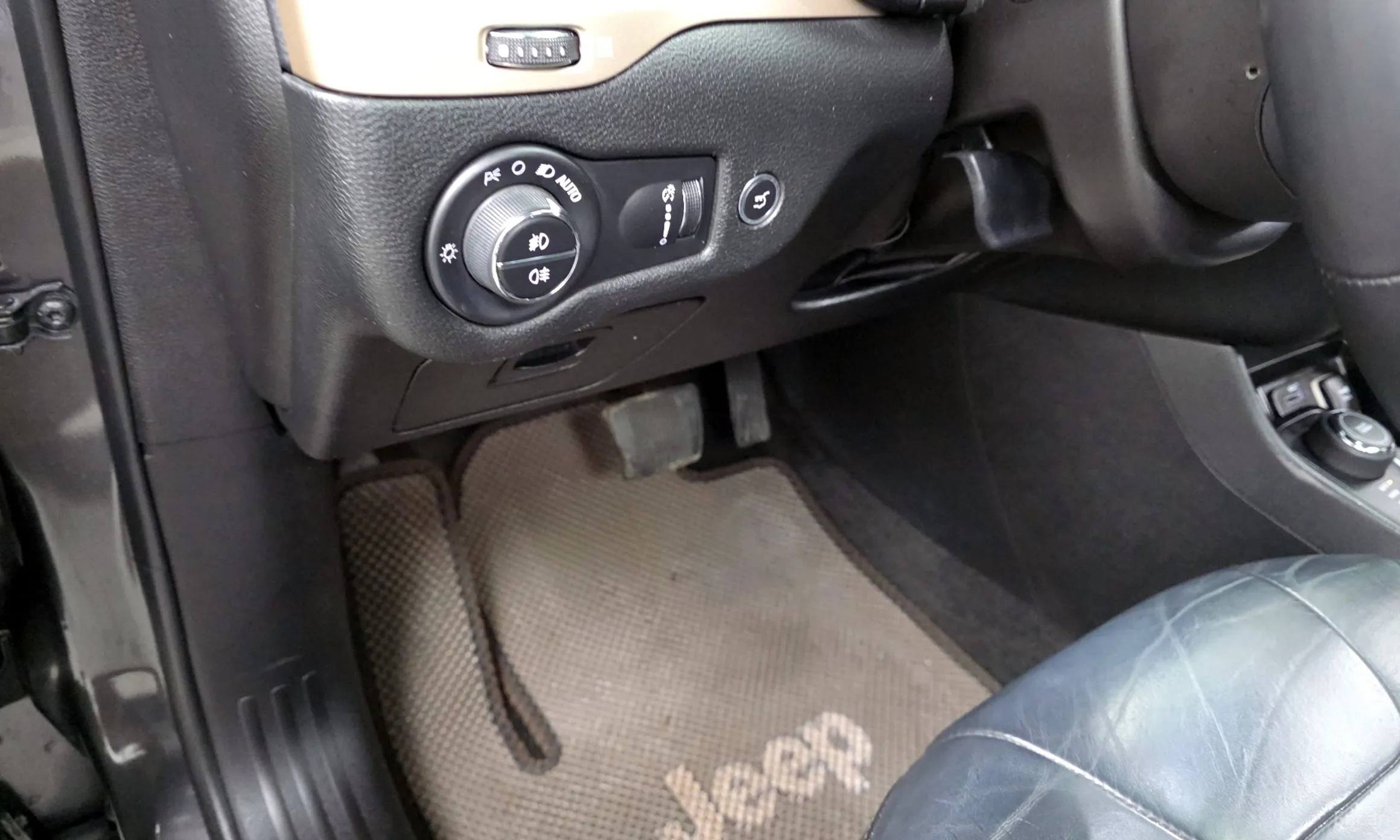 Jeep Cherokee (KL) превью 18