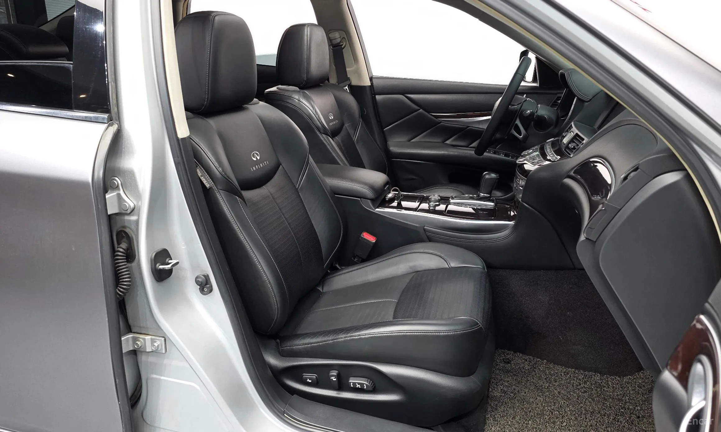 Infiniti M56 превью 10