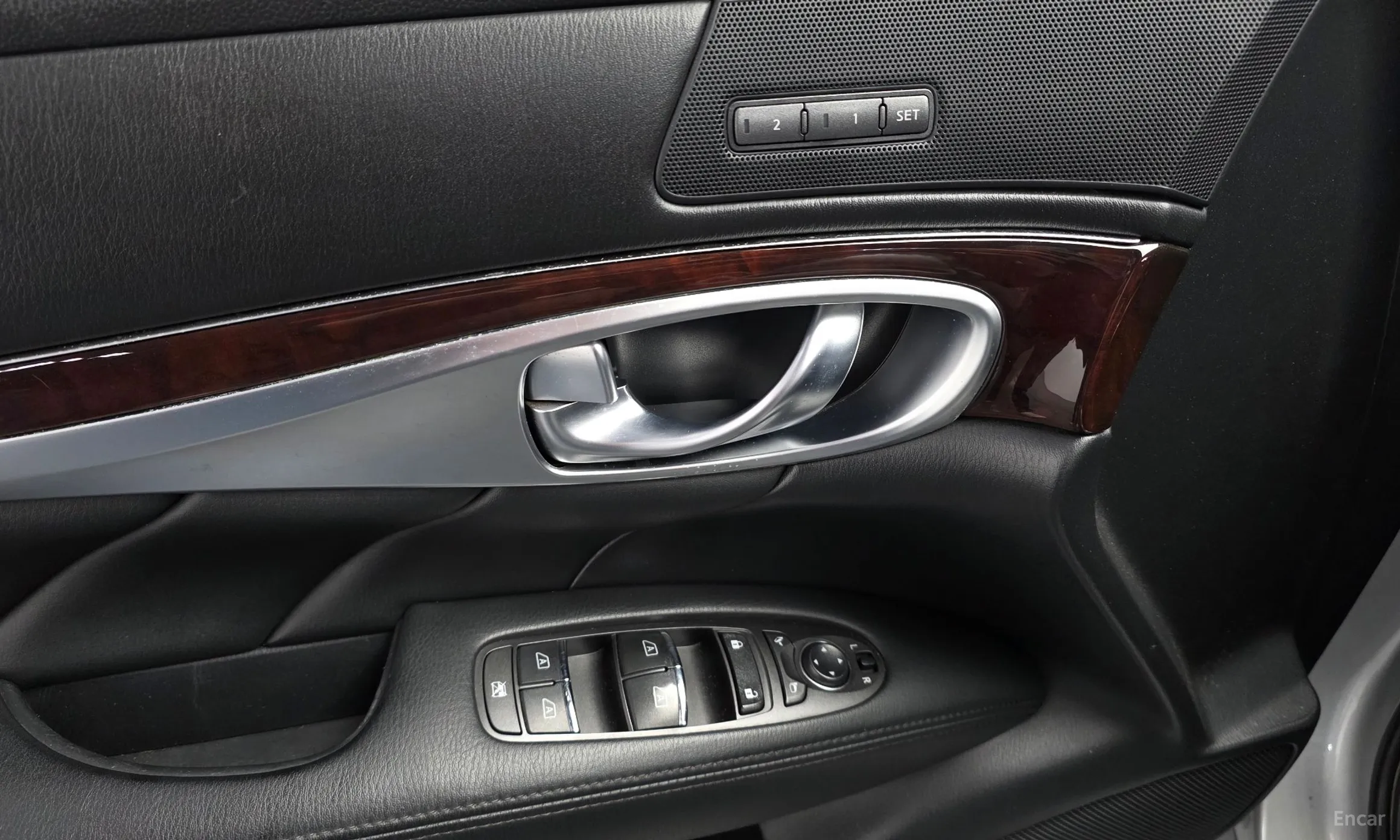 Infiniti M56 превью 18