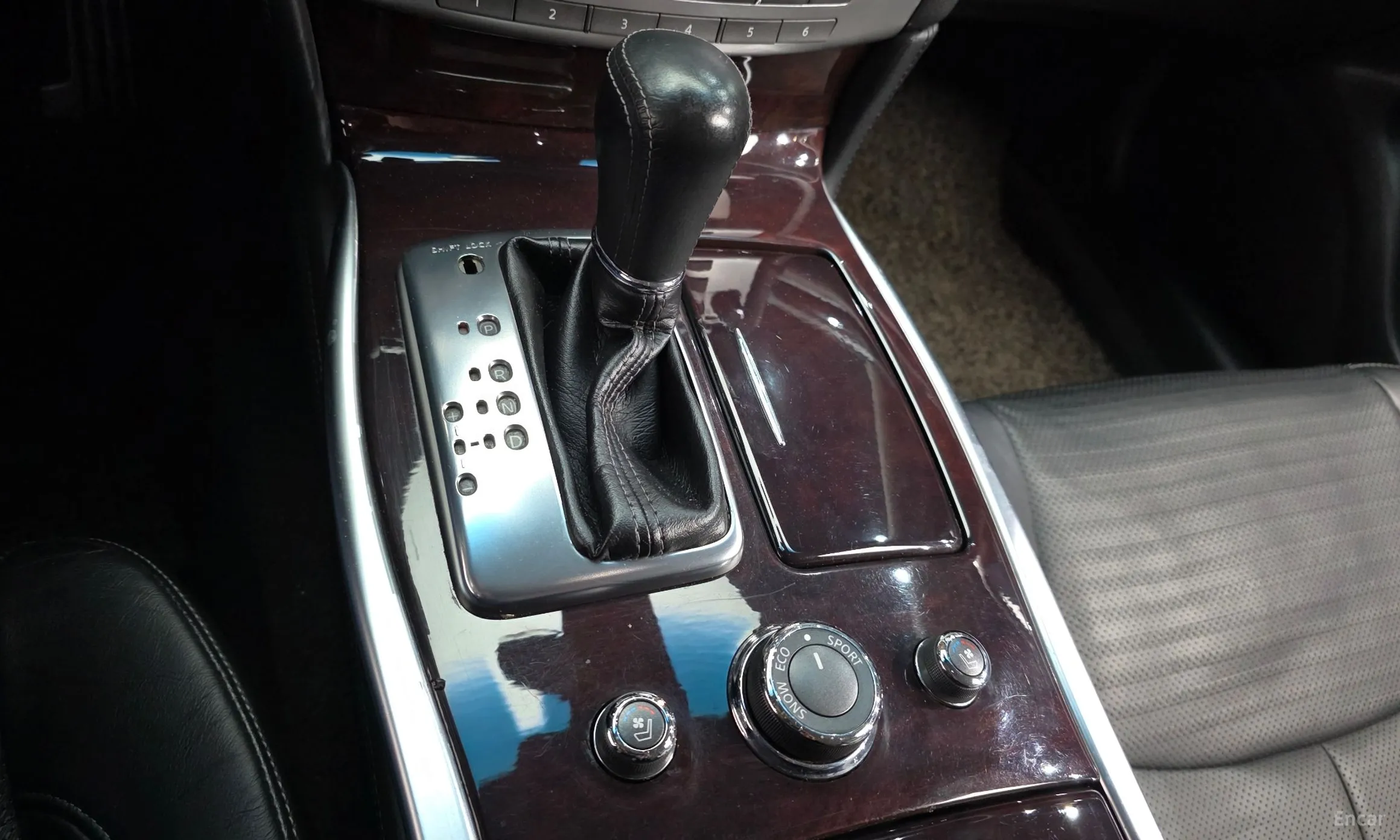 Infiniti M56 превью 9