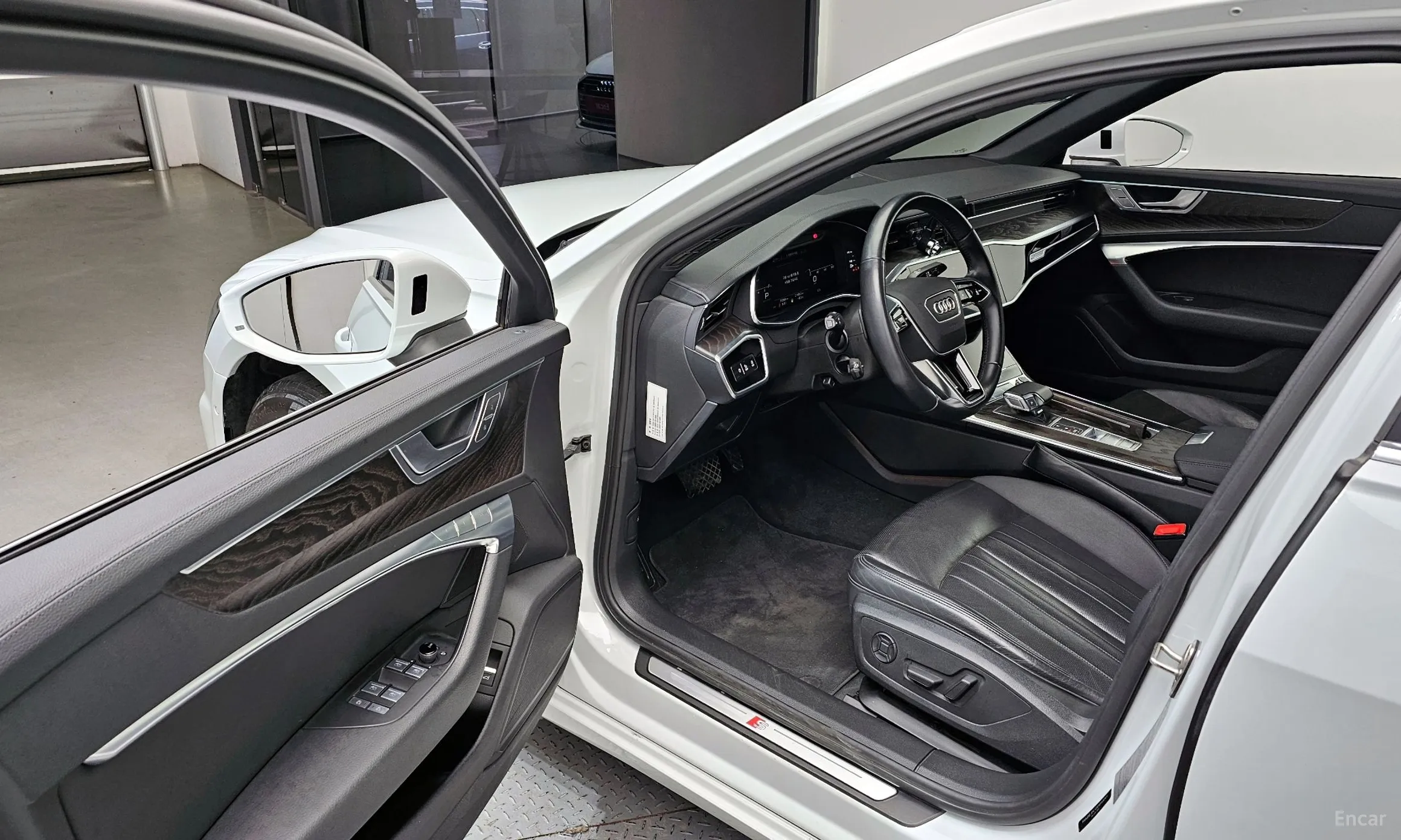 Audi A6 (C8) превью 10