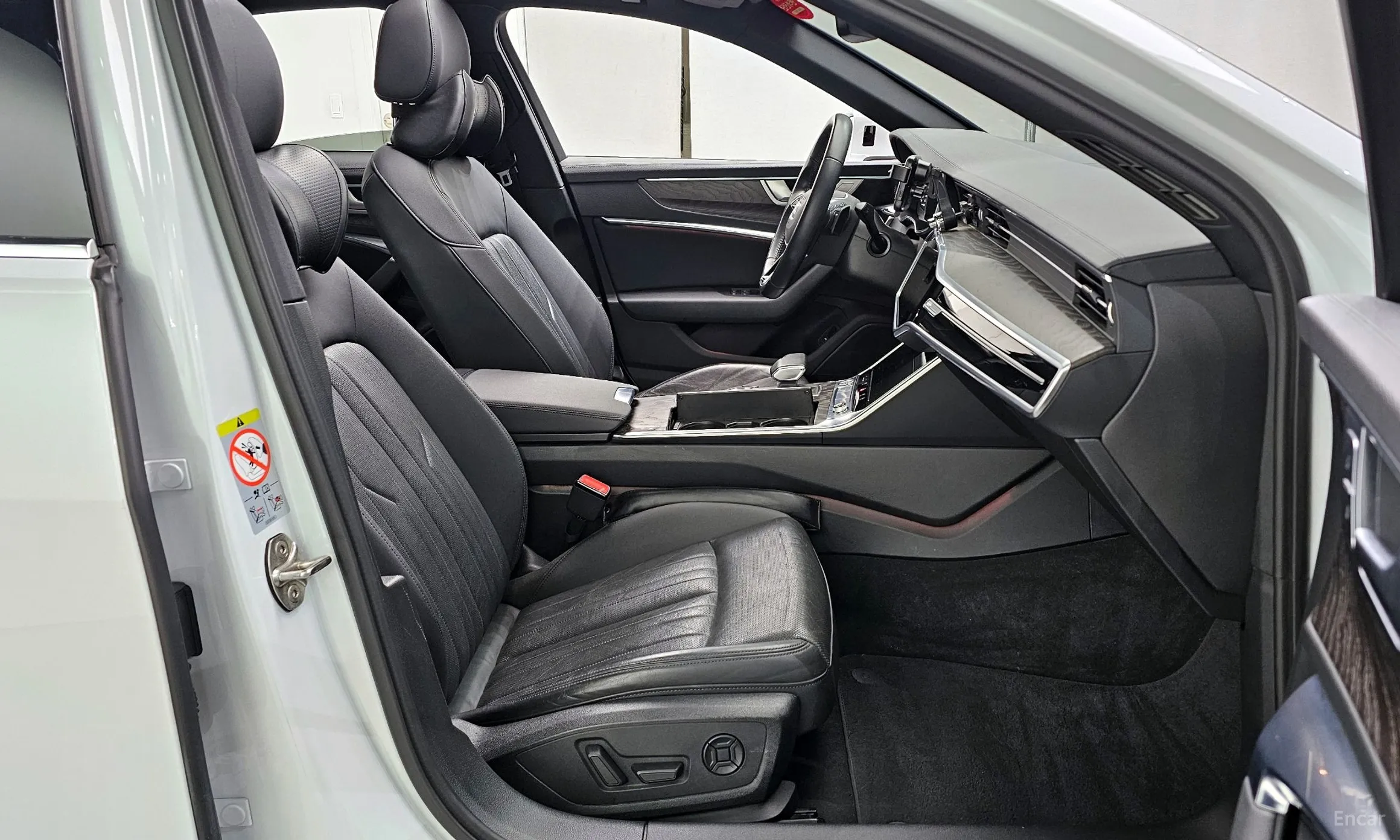 Audi A6 (C8) превью 11