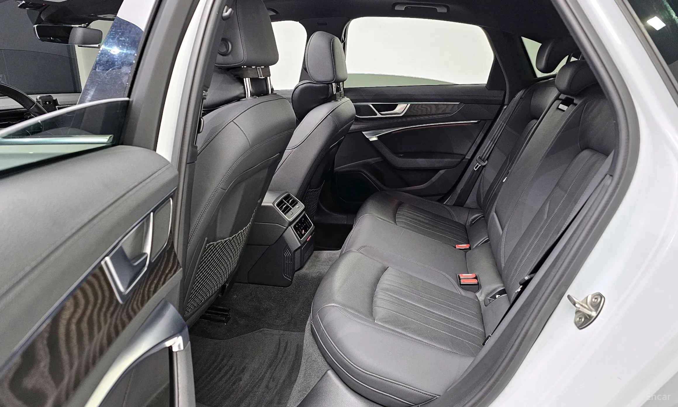 Audi A6 (C8) превью 12
