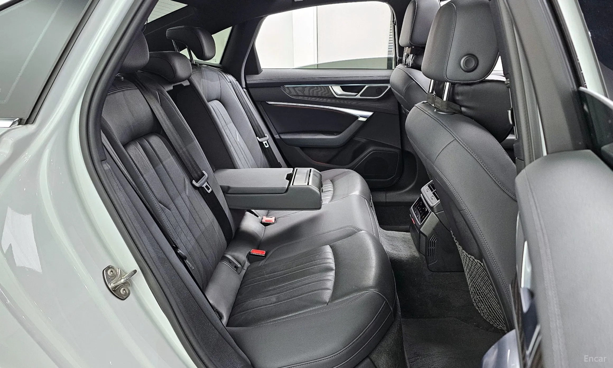 Audi A6 (C8) превью 13
