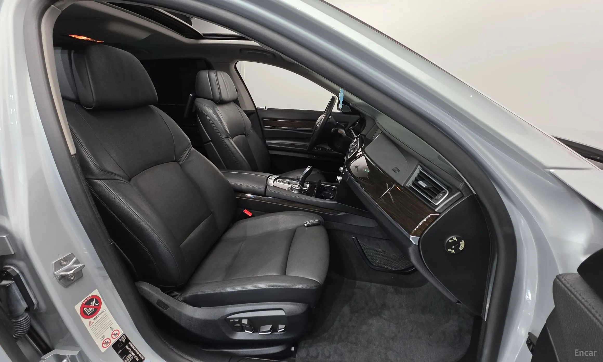 BMW 7 Series (F01) превью 10