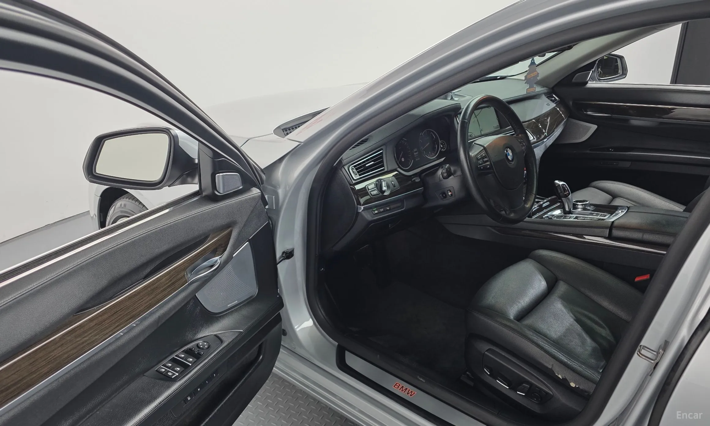 BMW 7 Series (F01) превью 13