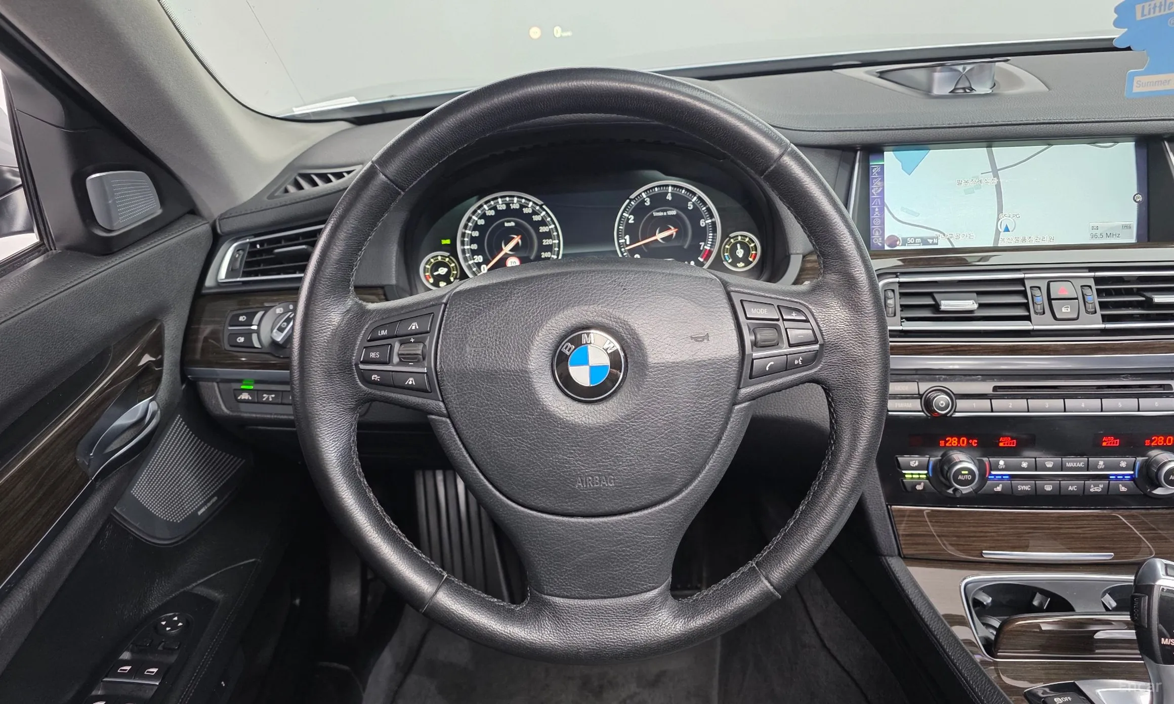 BMW 7 Series (F01) превью 14