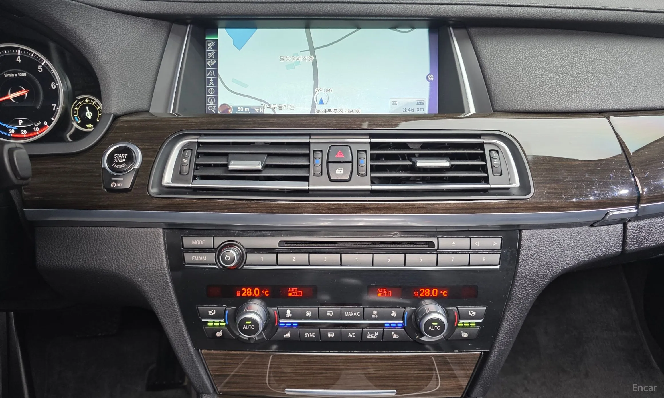 BMW 7 Series (F01) превью 15